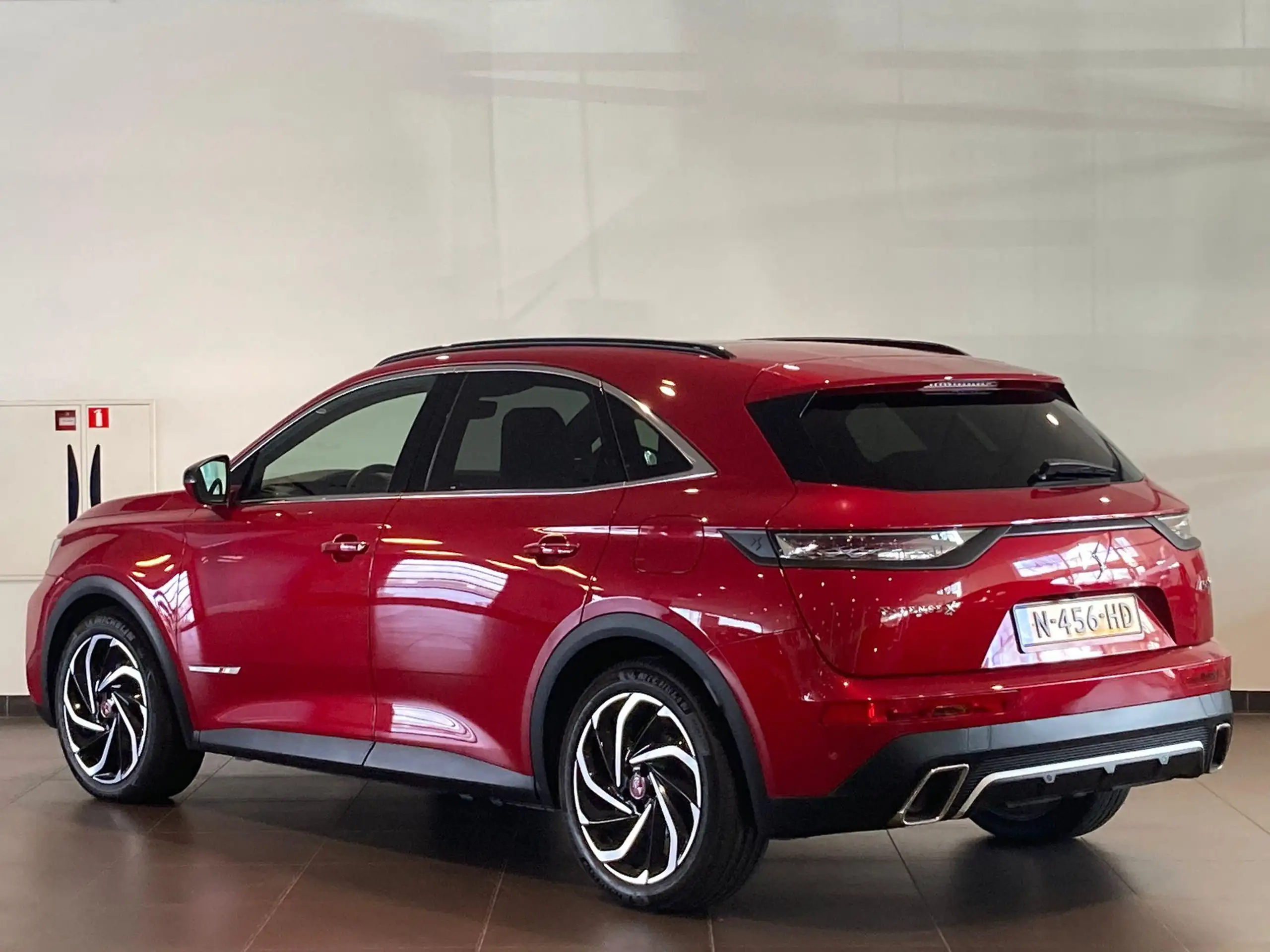 DS Automobiles - DS 7 Crossback