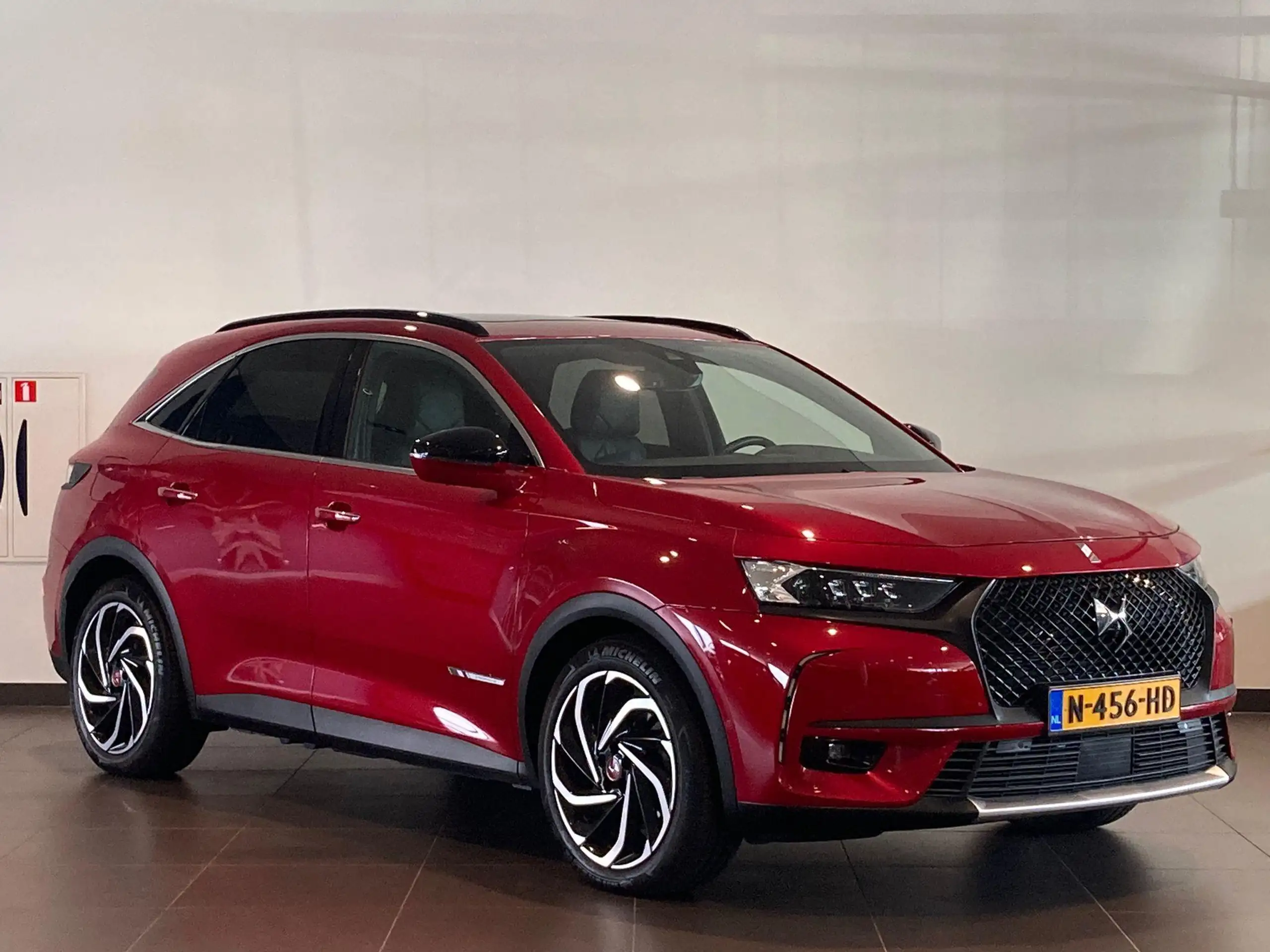 DS Automobiles - DS 7 Crossback