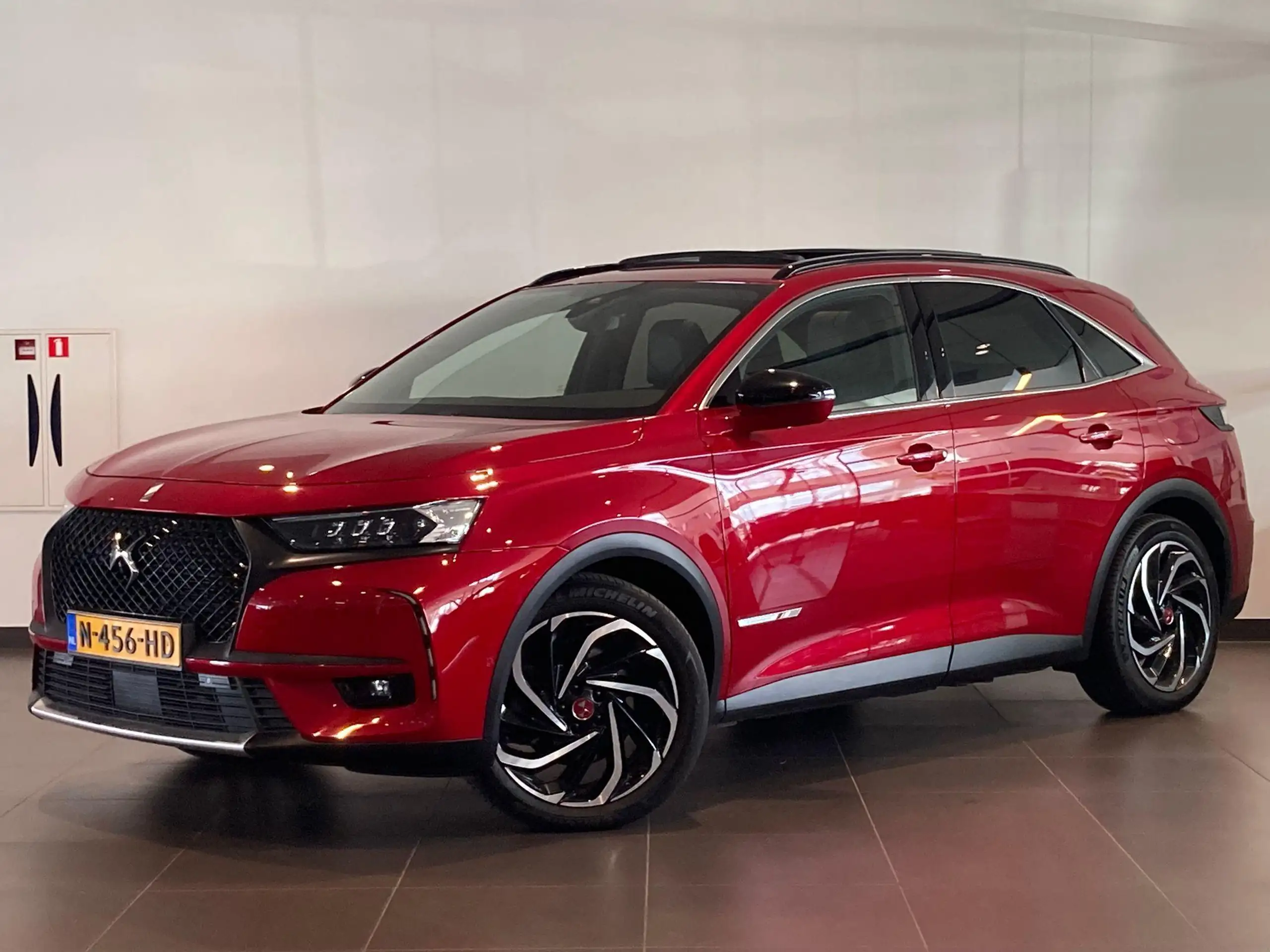 DS Automobiles - DS 7 Crossback