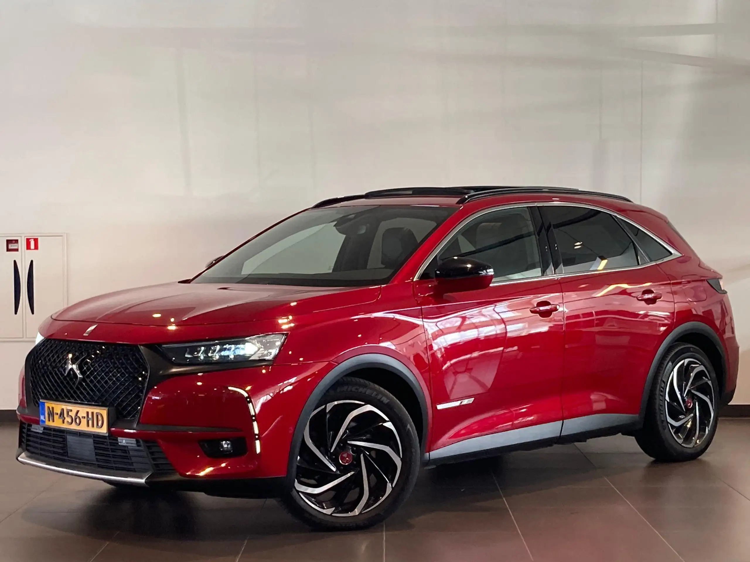 DS Automobiles - DS 7 Crossback