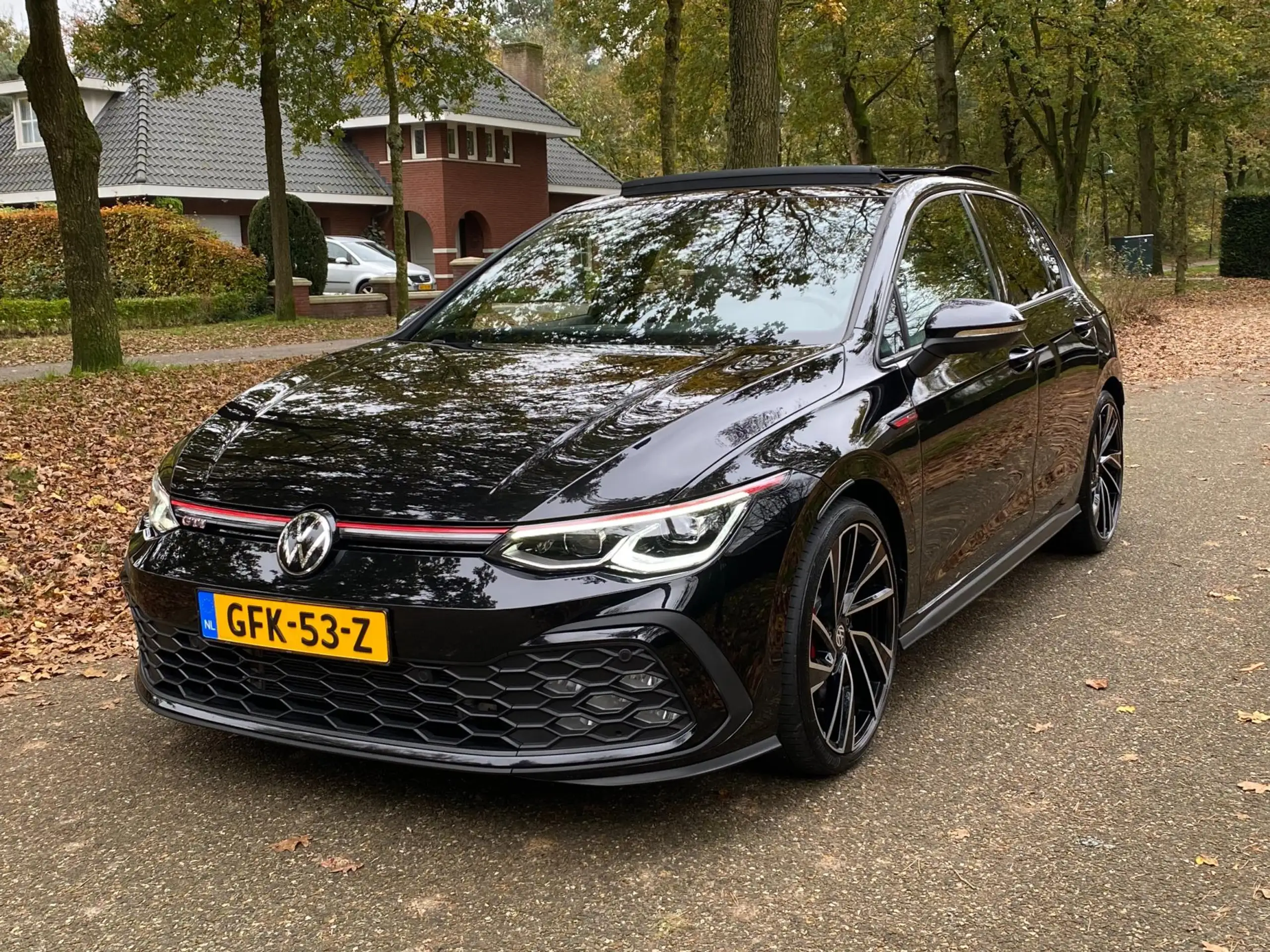 Volkswagen - Golf GTI