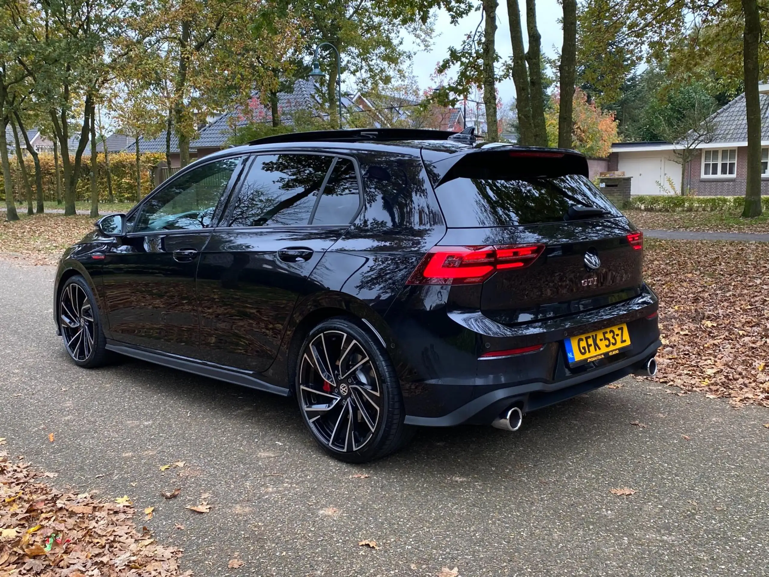 Volkswagen - Golf GTI