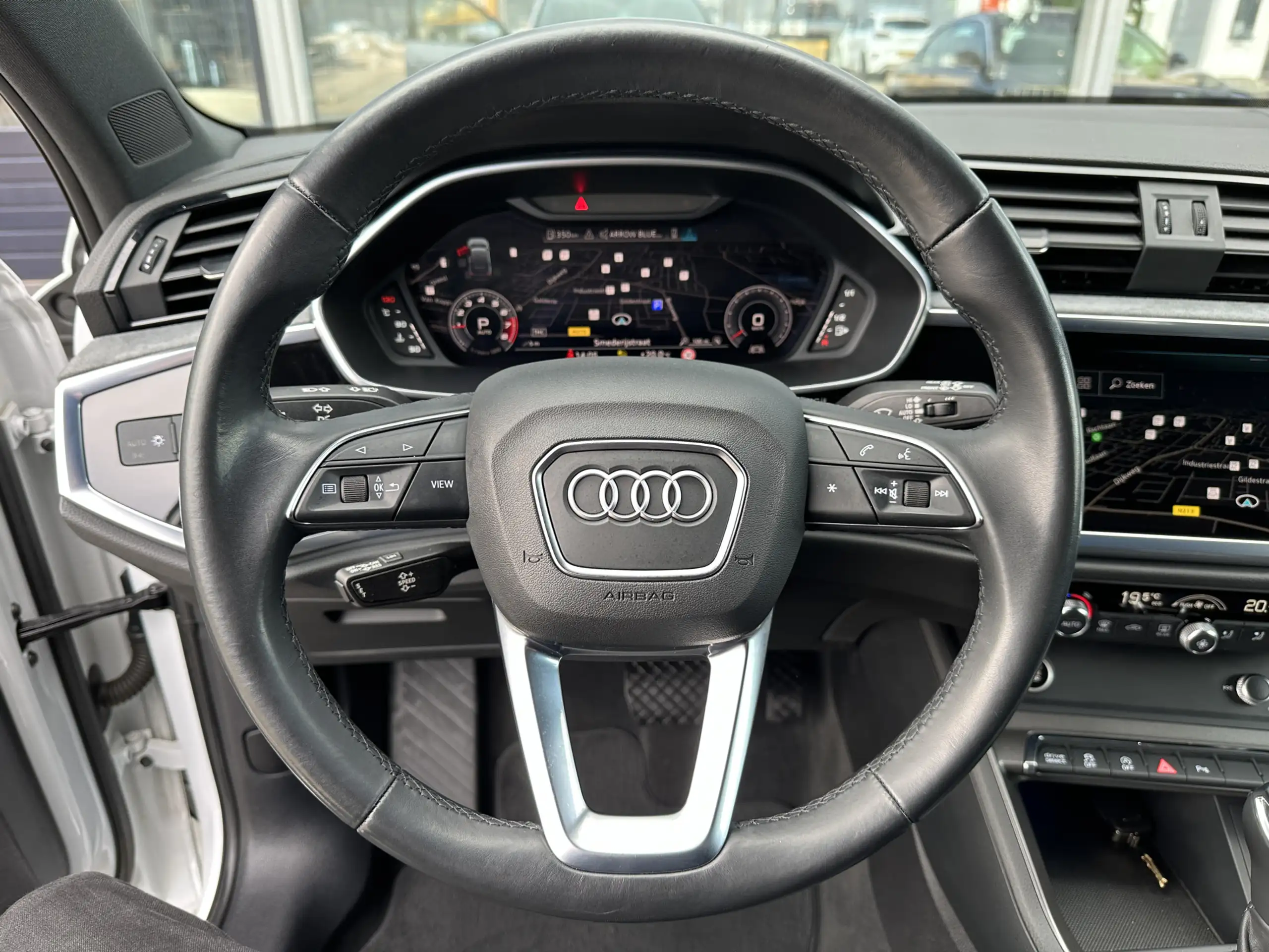 Audi - Q3