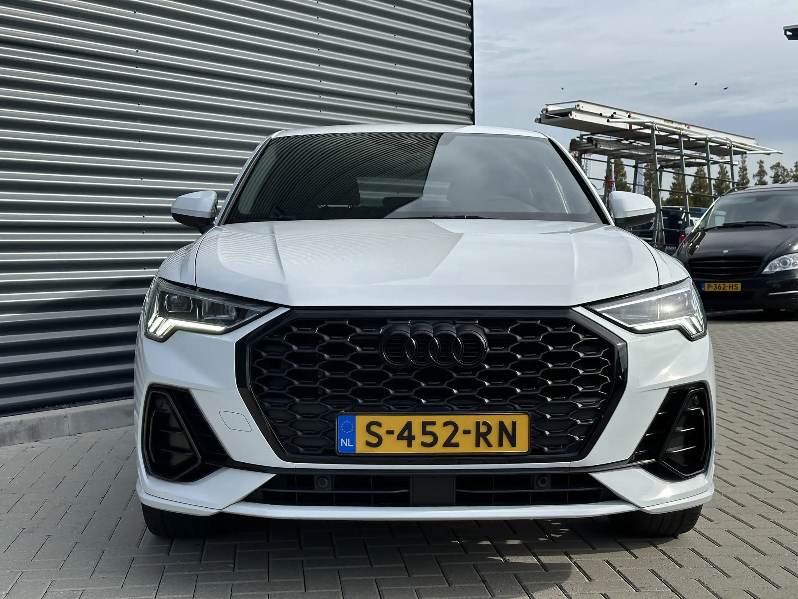 Audi - Q3