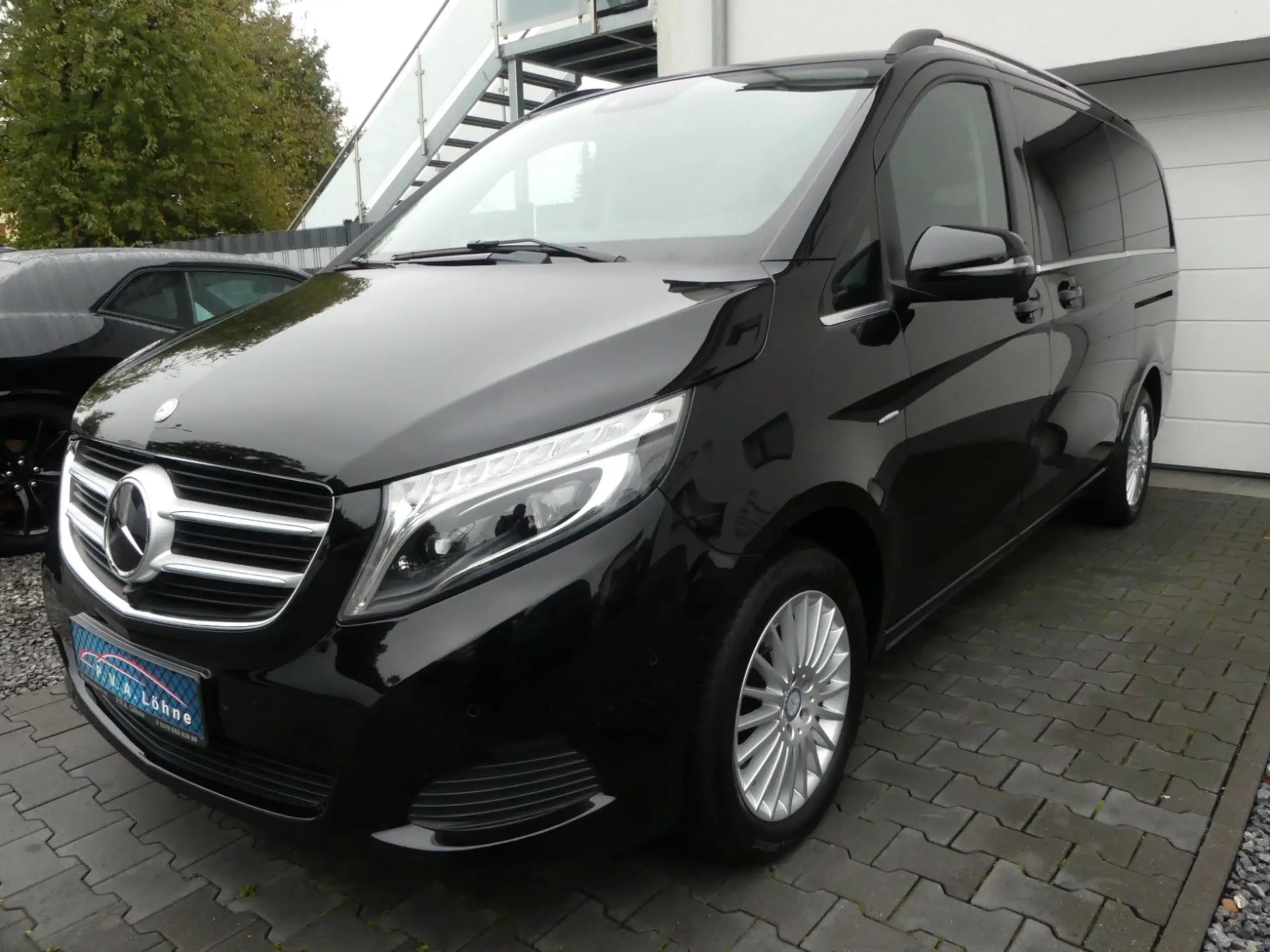 Mercedes-Benz - V 250