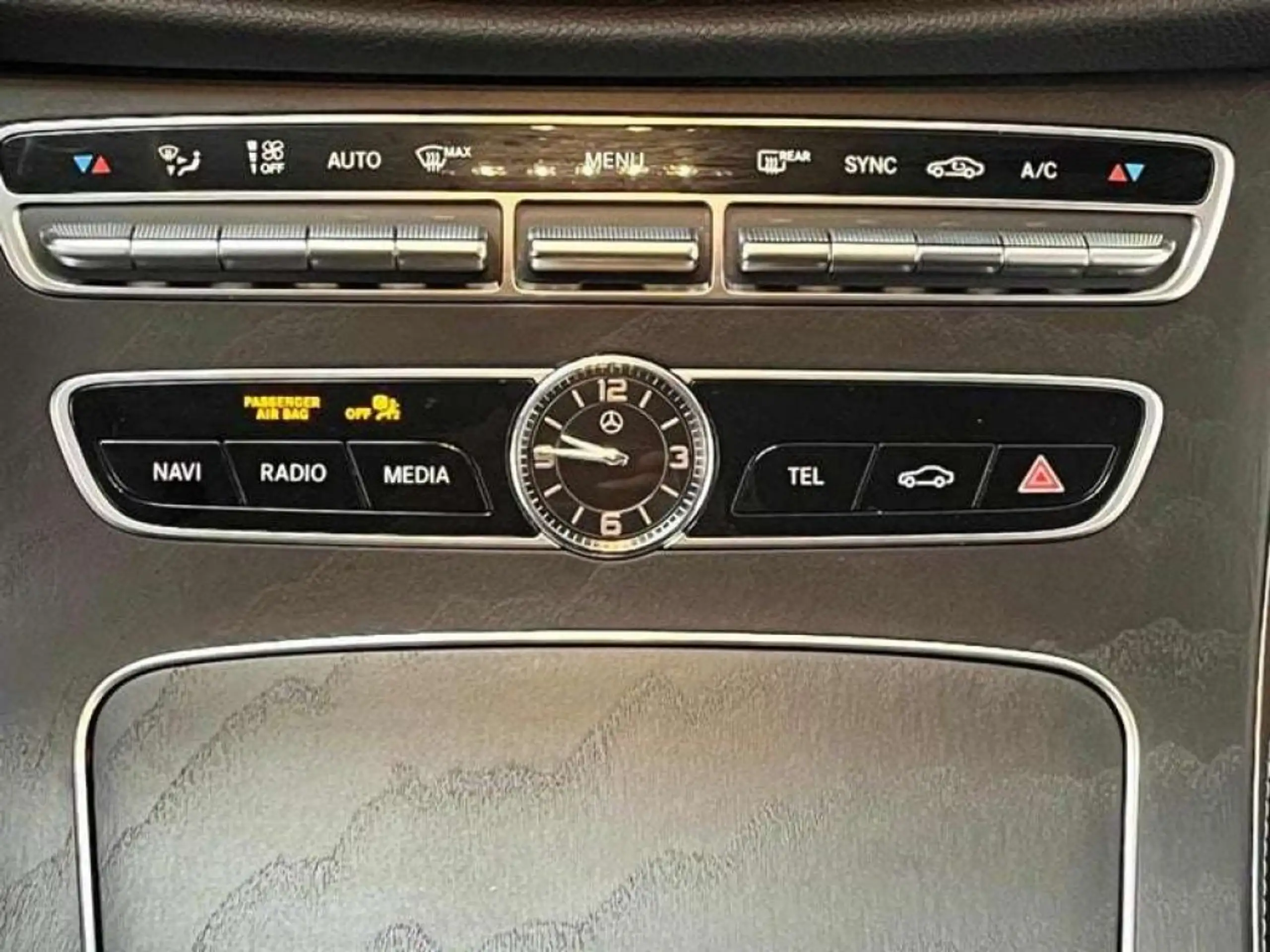 Mercedes-Benz - E 220