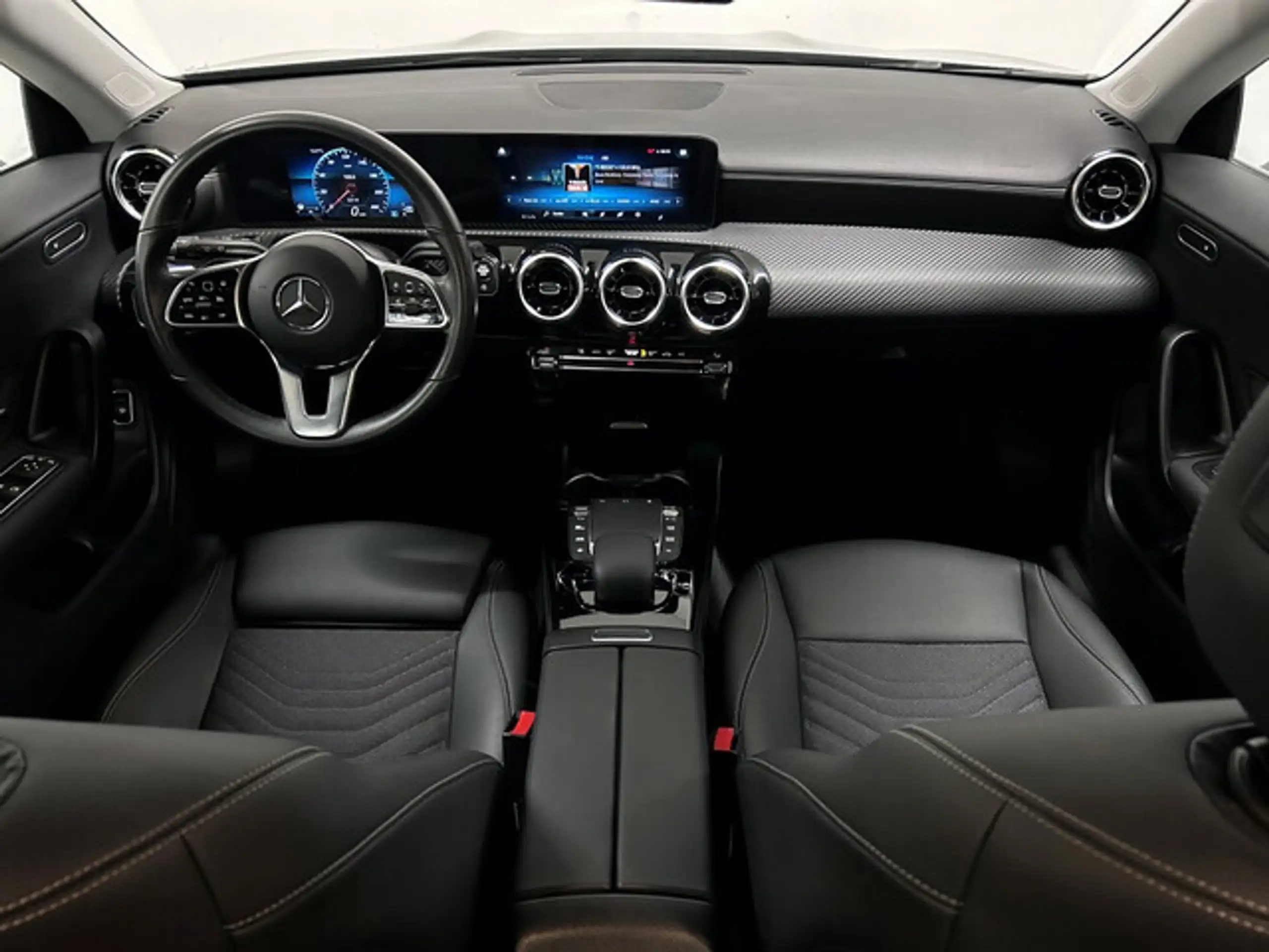 Mercedes-Benz - CLA 200