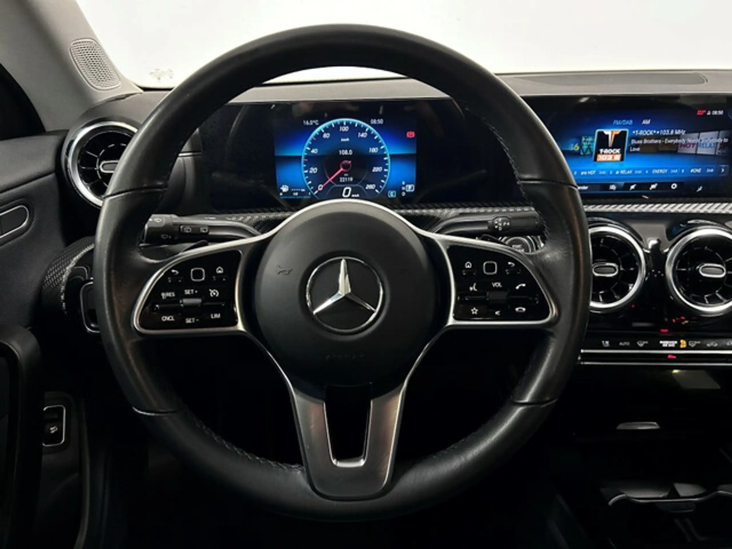 Mercedes-Benz - CLA 200