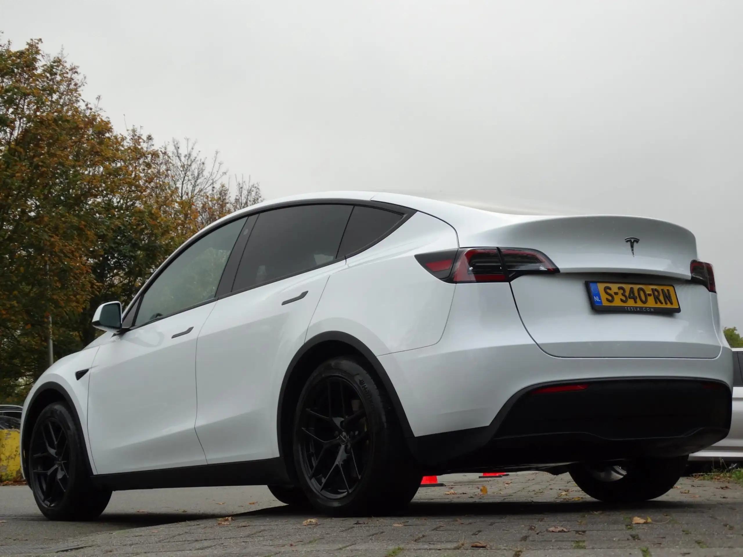 Tesla - Model Y