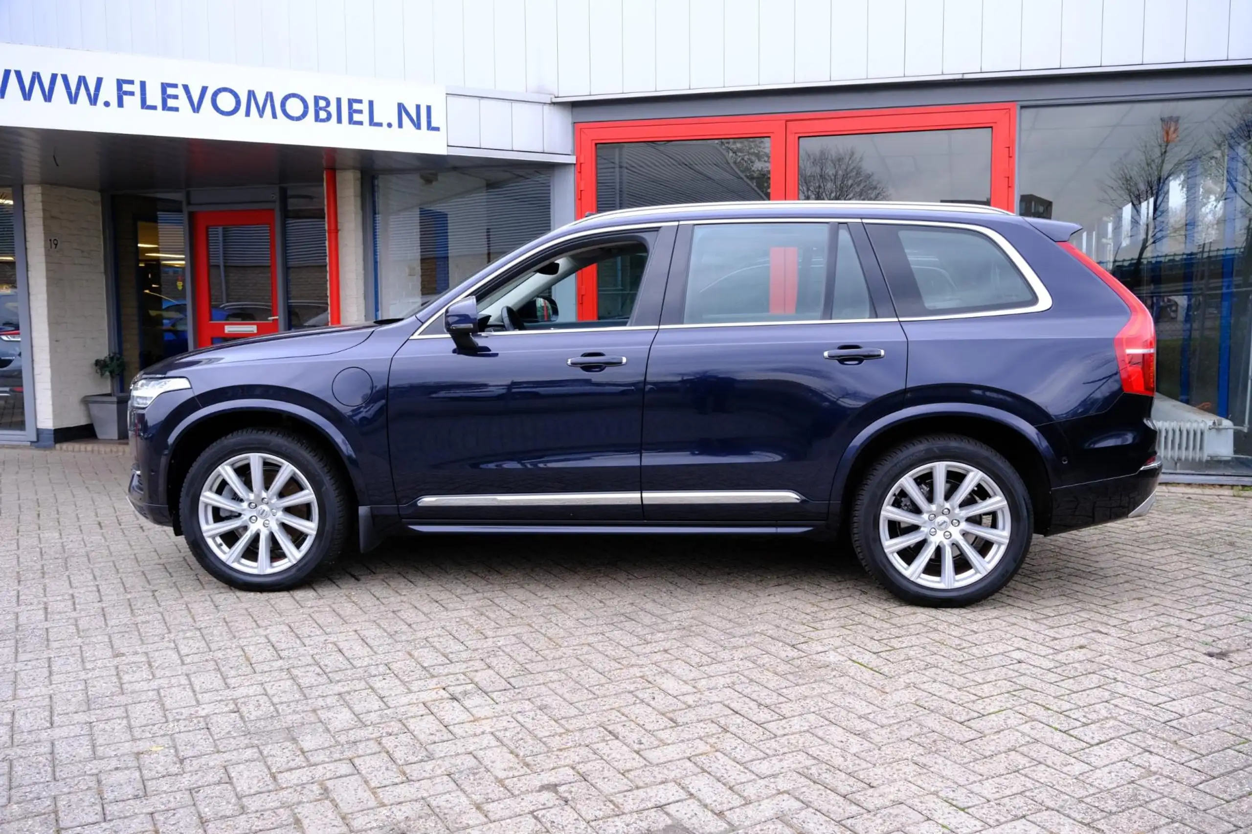 Volvo - XC90