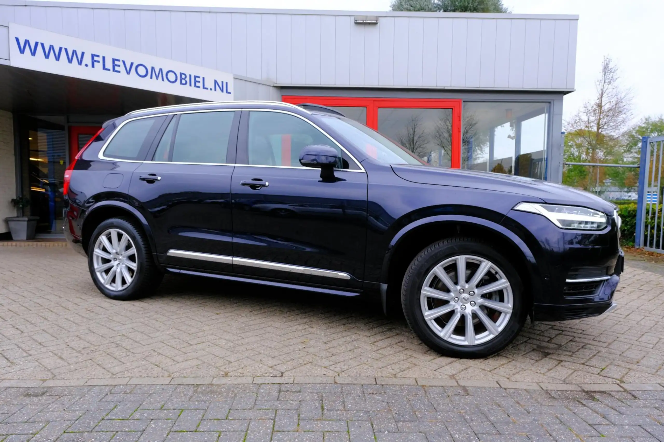 Volvo - XC90