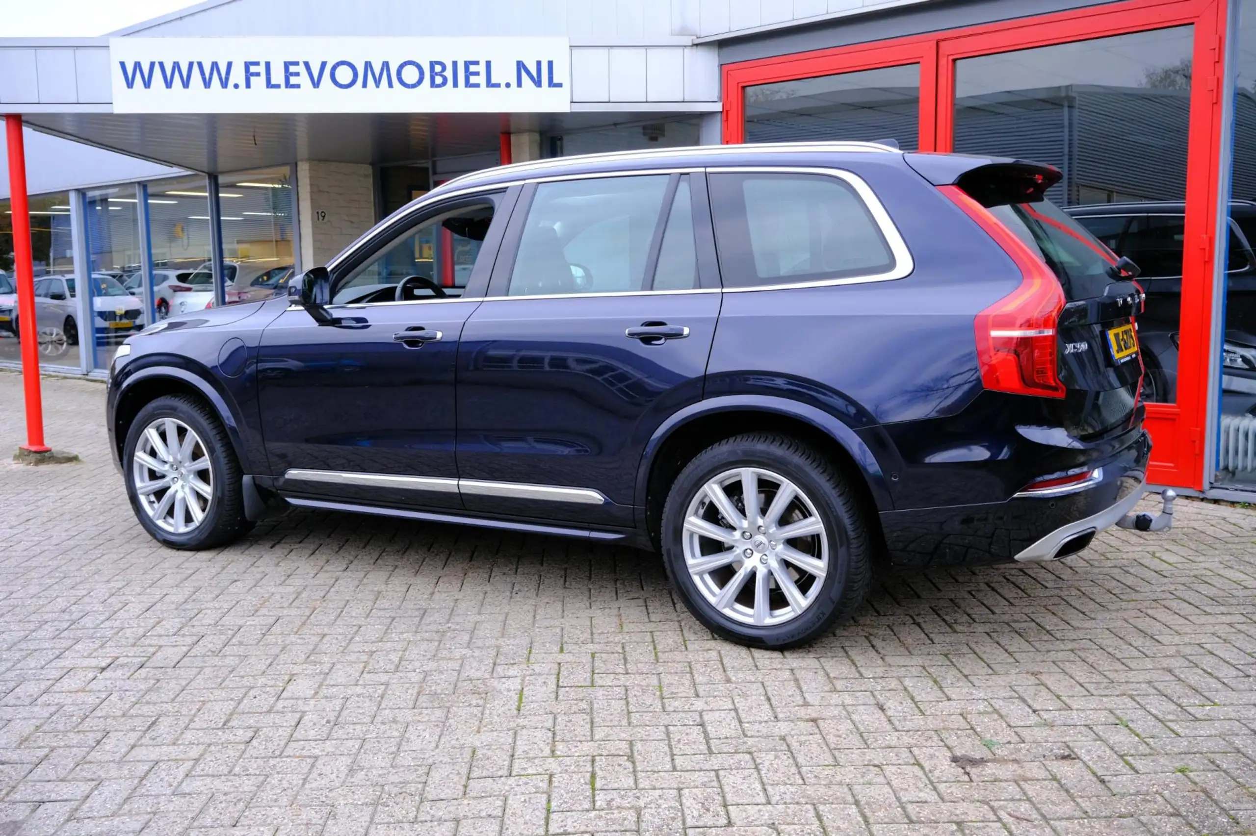 Volvo - XC90