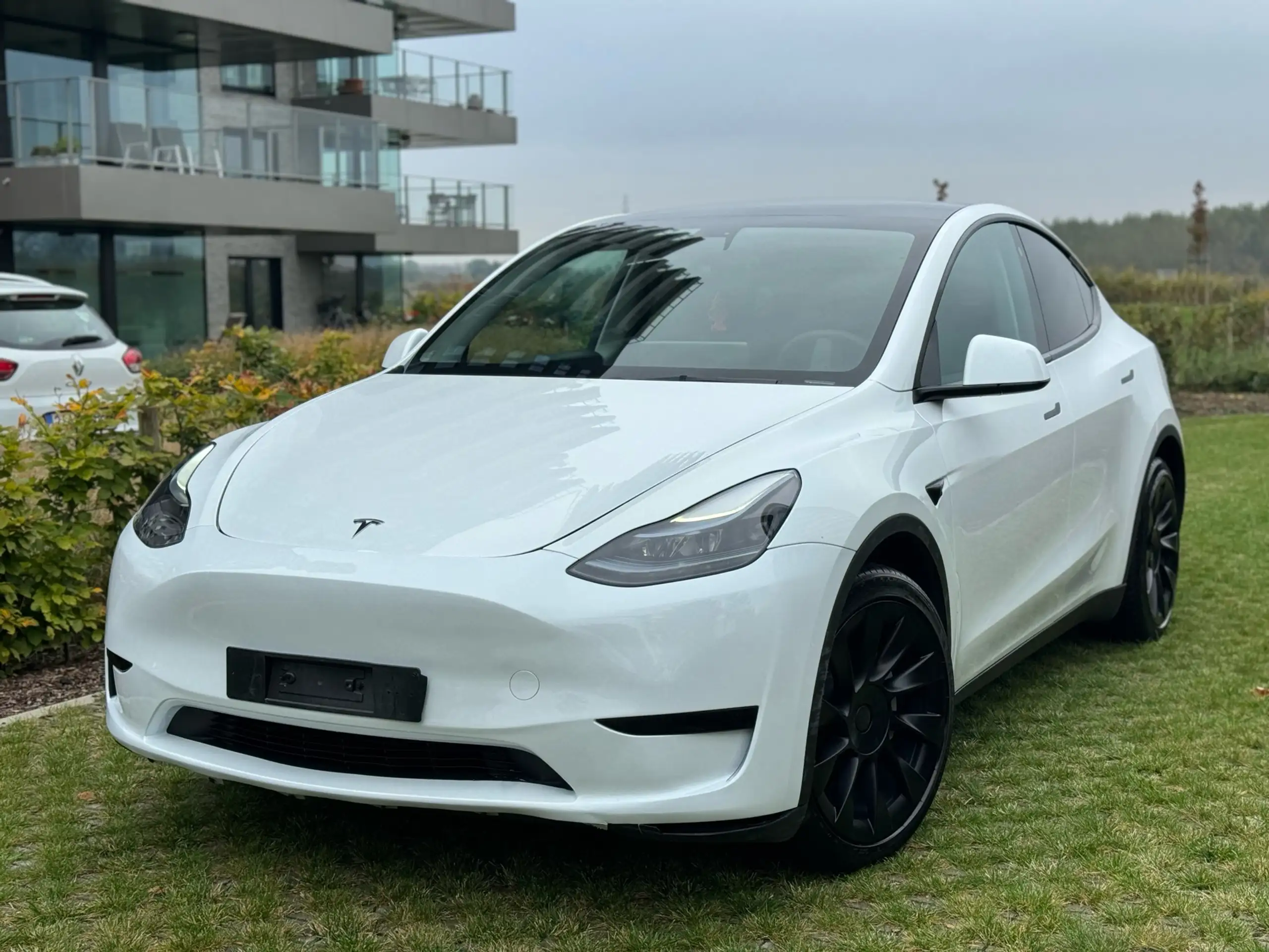 Tesla - Model Y