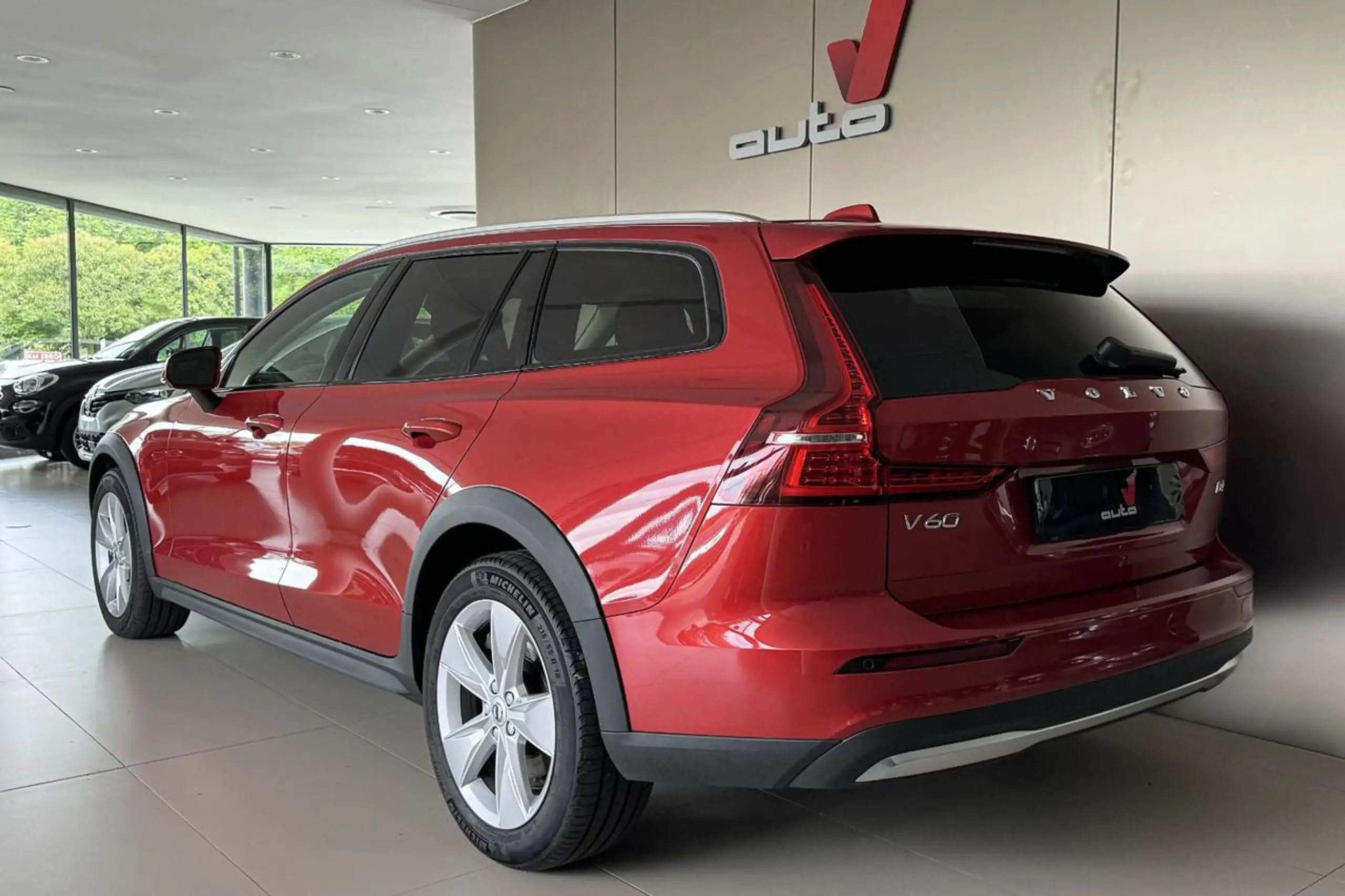 Volvo - V60 Cross Country