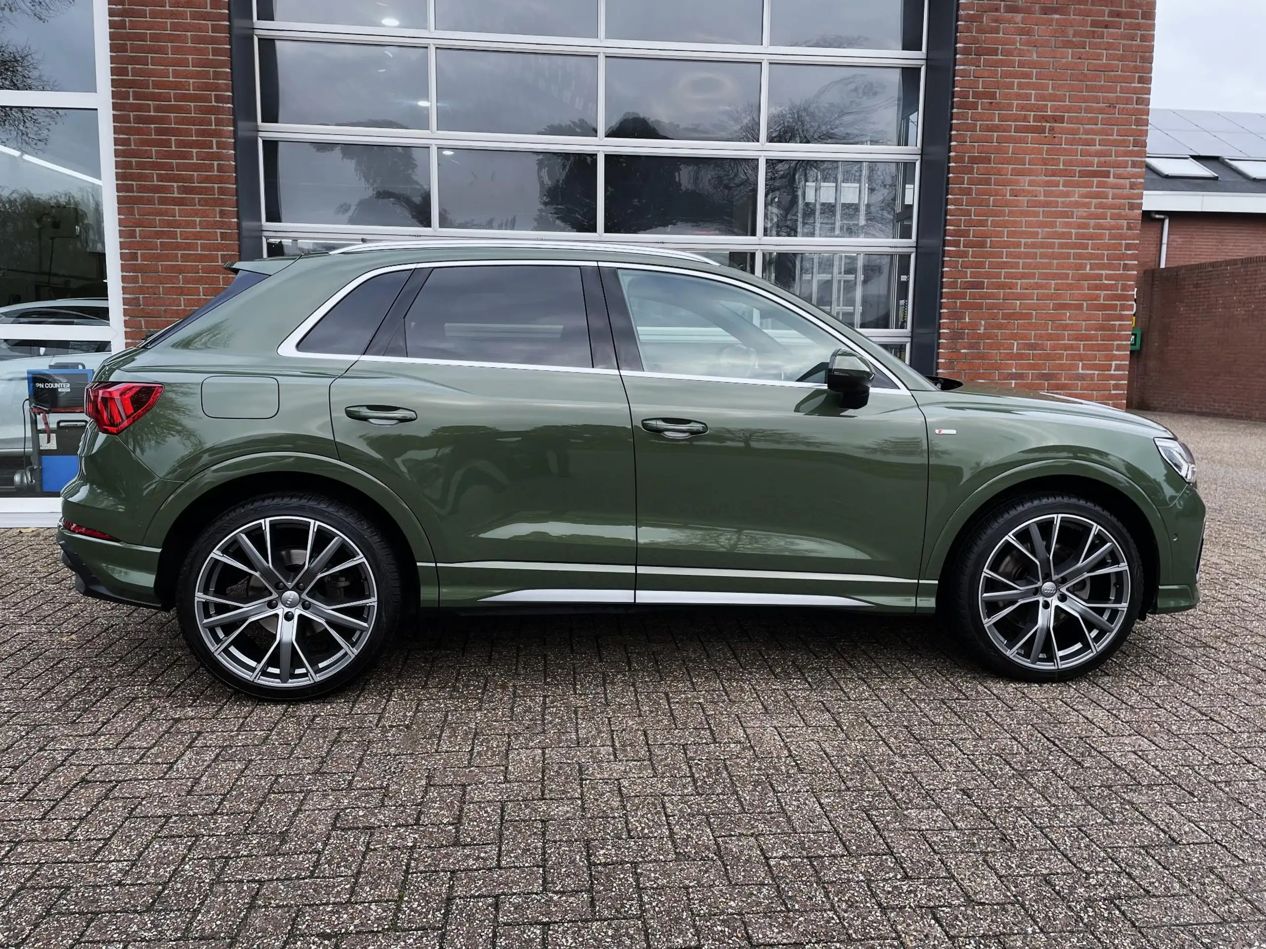 Audi - Q3