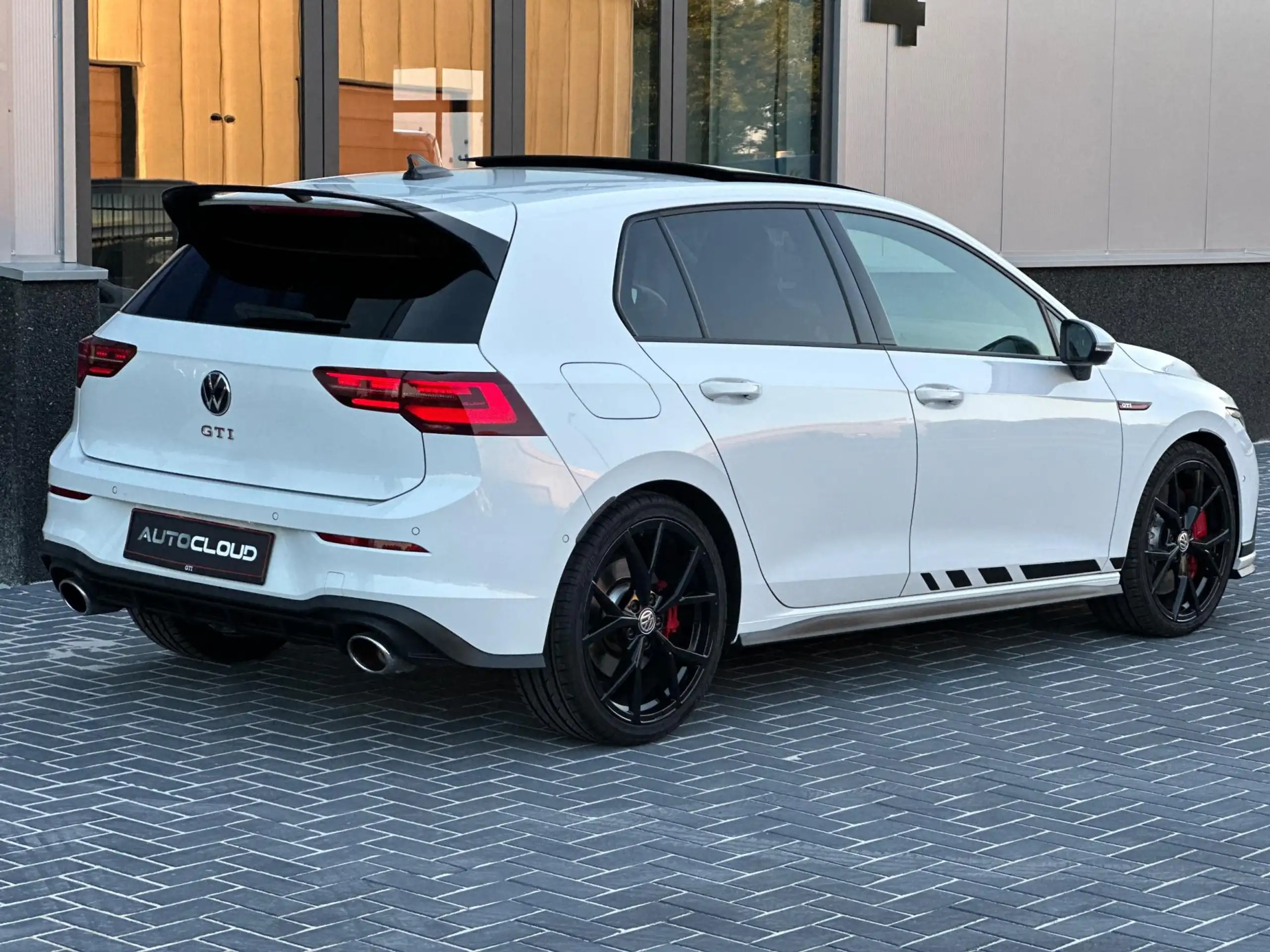 Volkswagen - Golf GTI