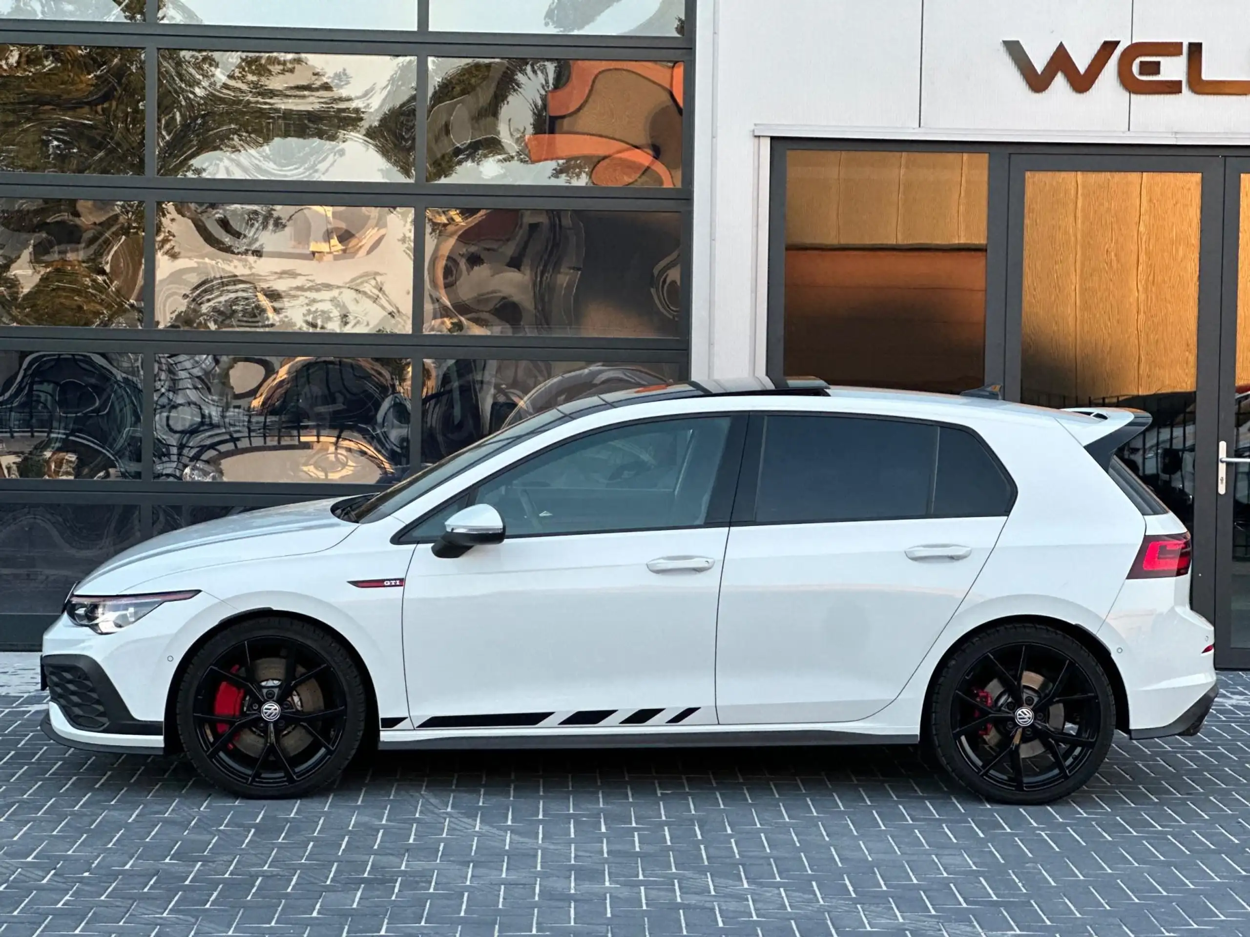 Volkswagen - Golf GTI