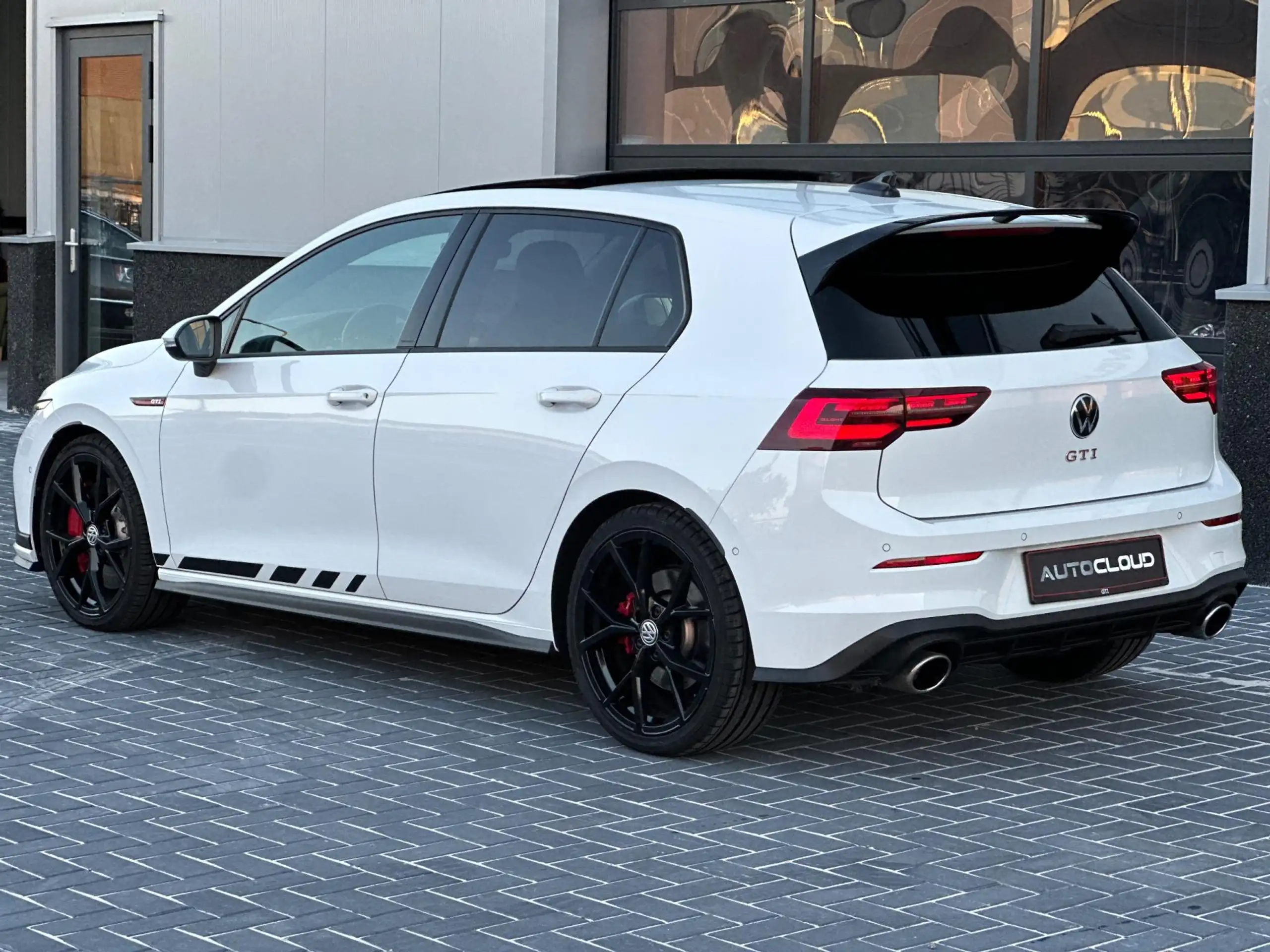 Volkswagen - Golf GTI