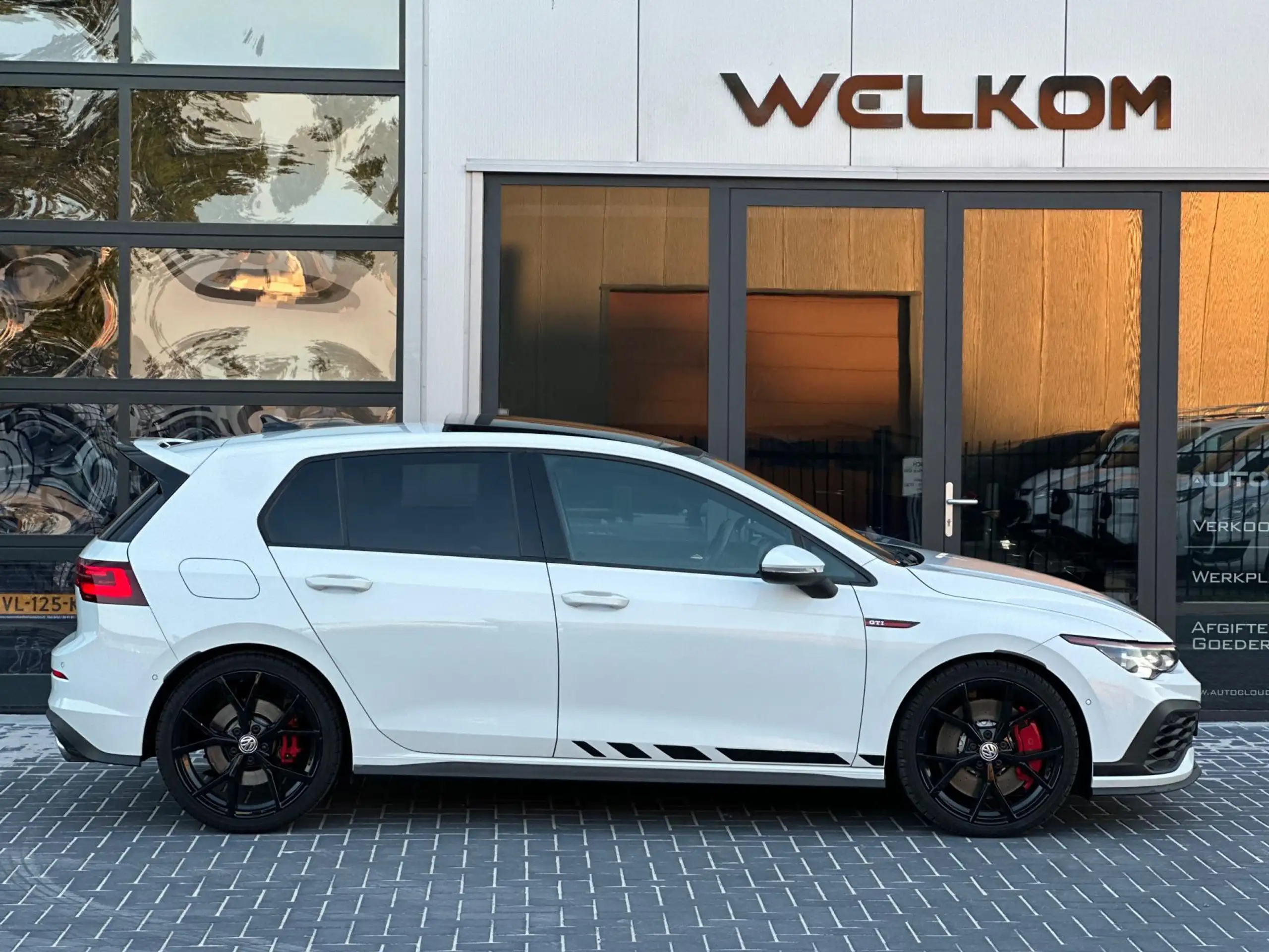 Volkswagen - Golf GTI