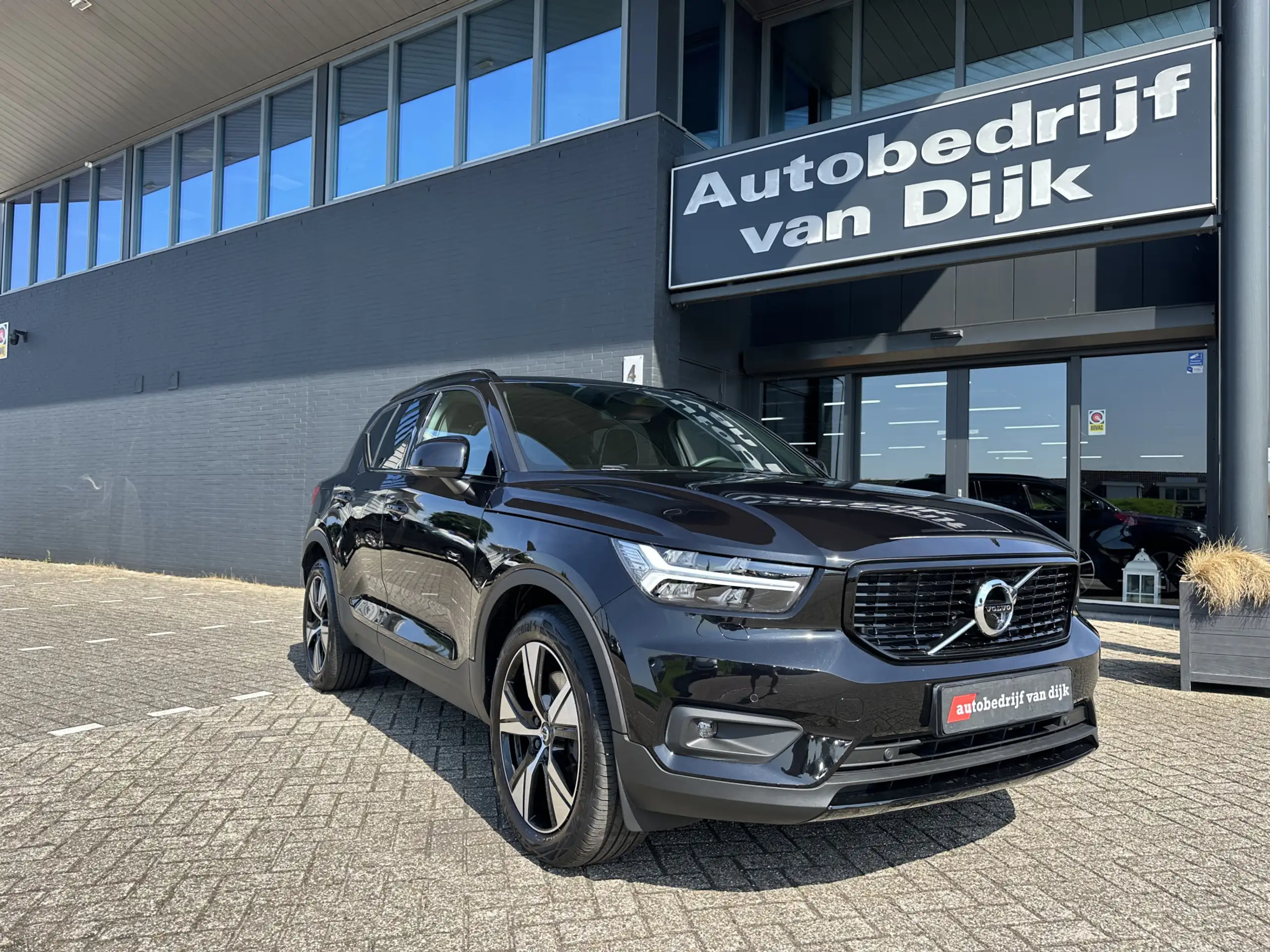 Volvo - XC40