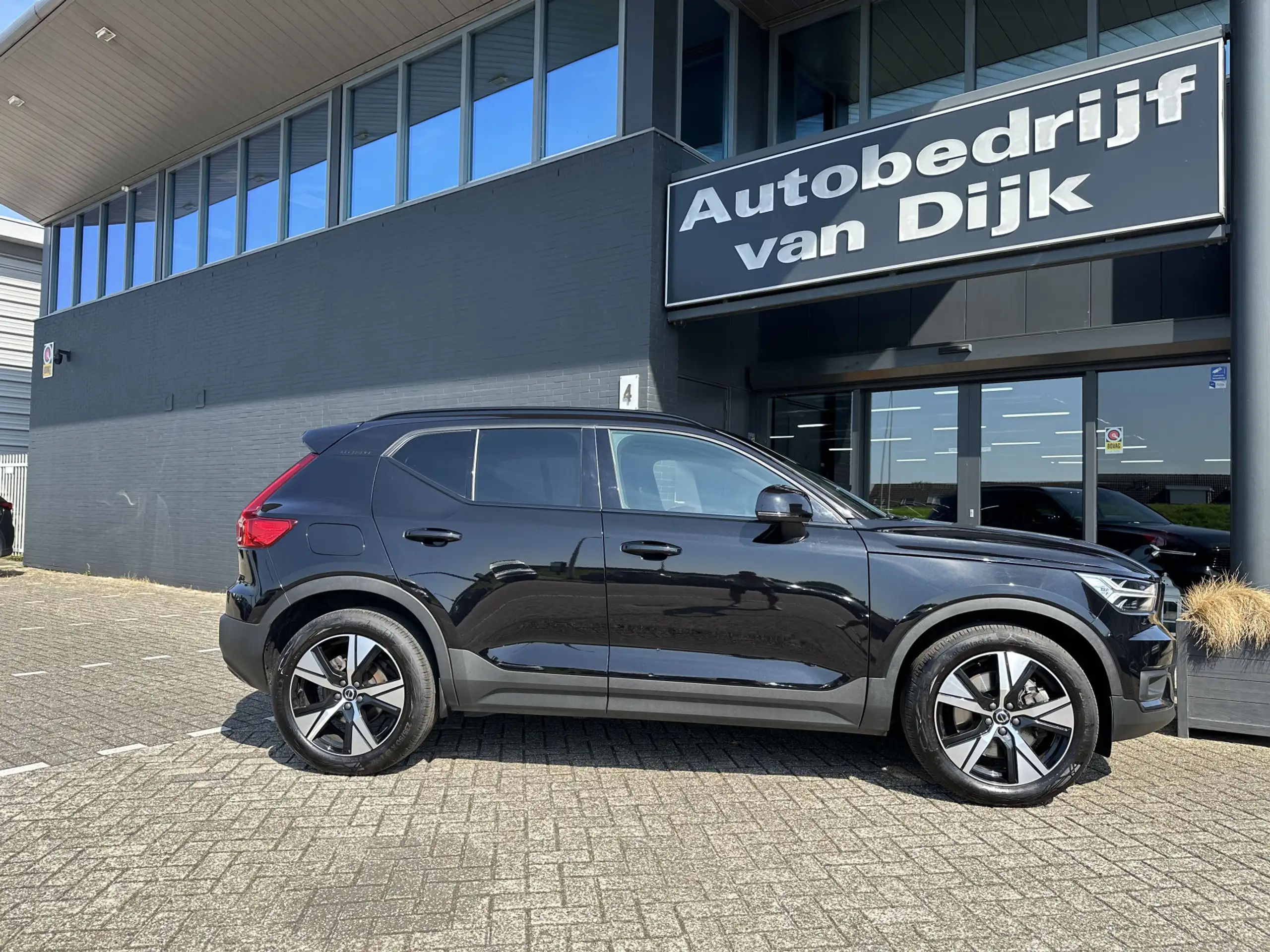 Volvo - XC40