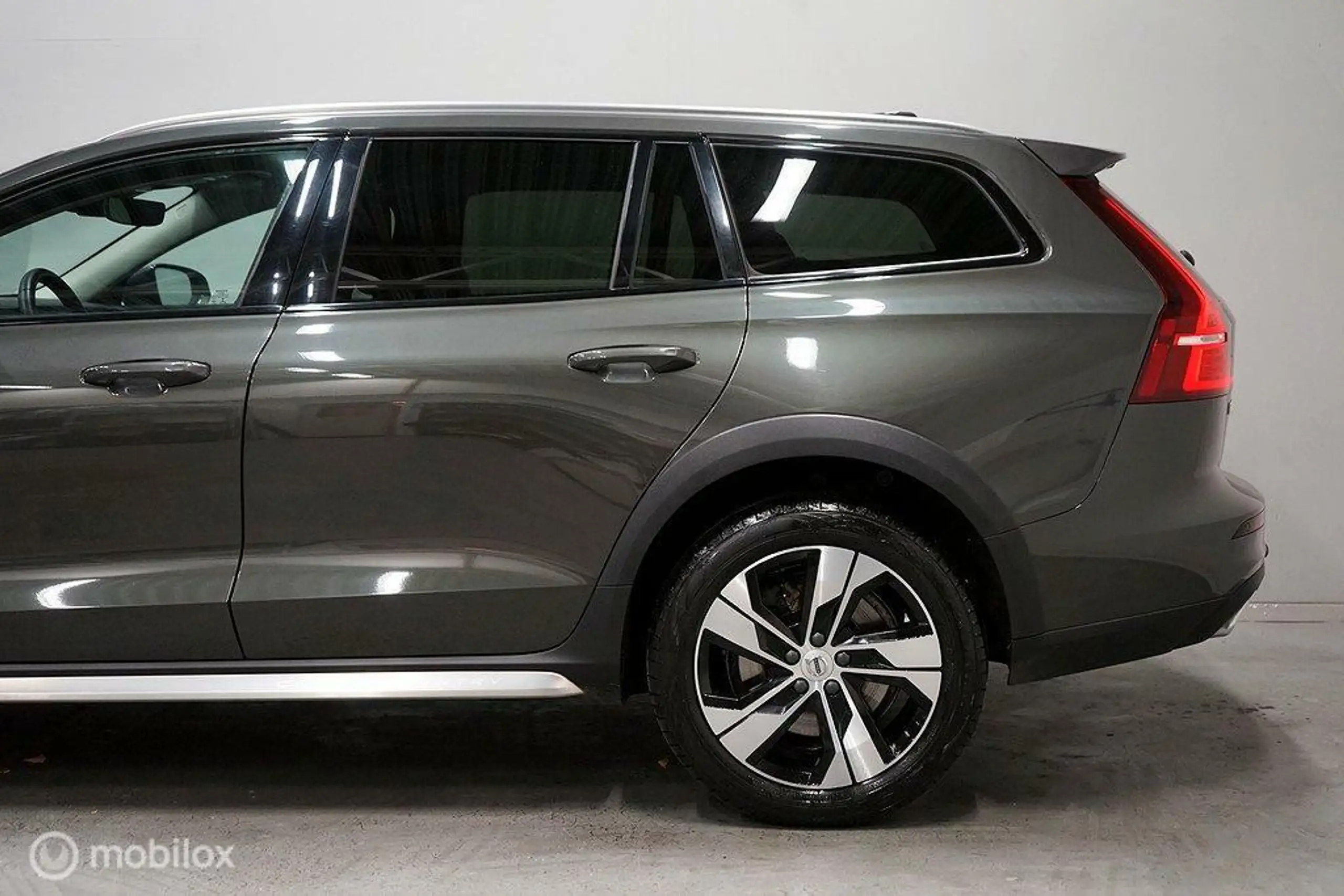 Volvo - V60 Cross Country