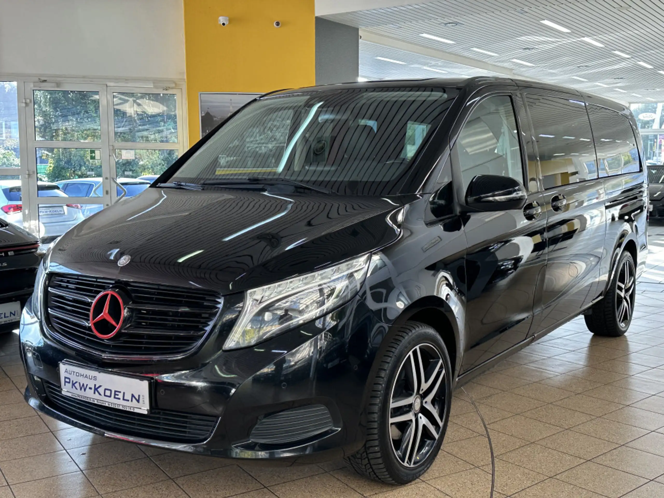 Mercedes-Benz - V 250