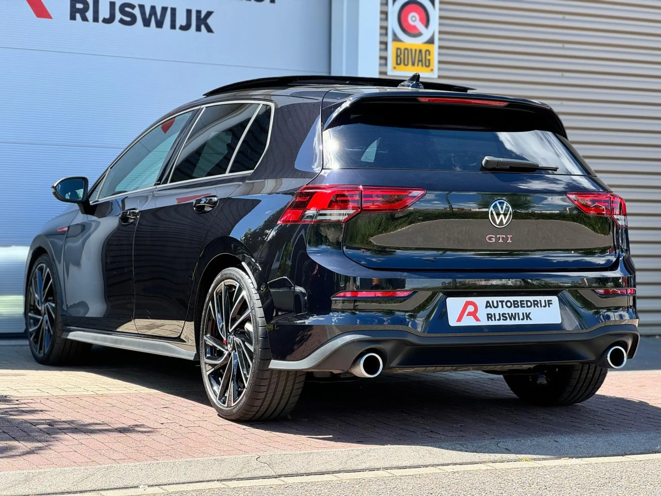 Volkswagen - Golf GTI