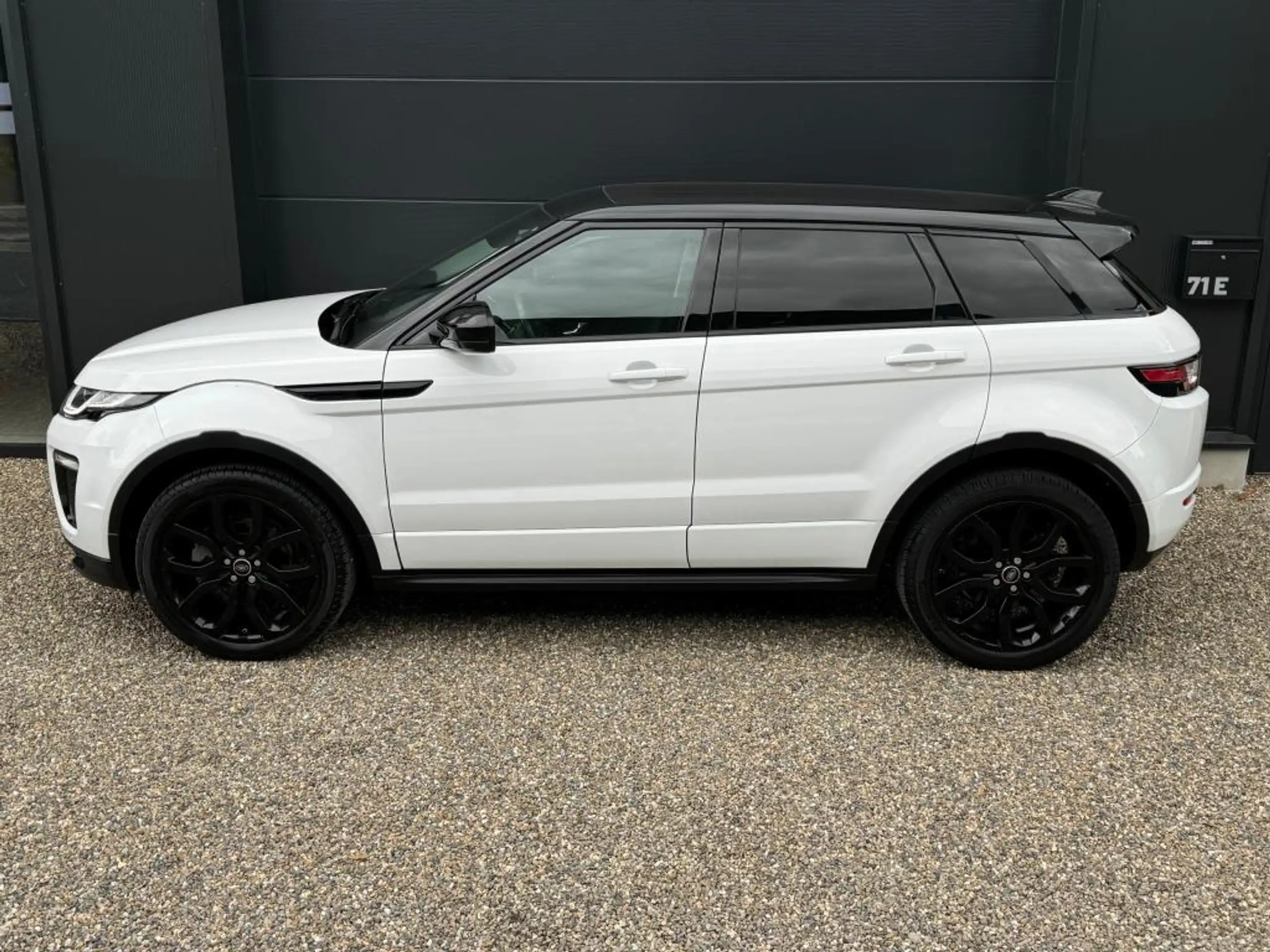 Land Rover - Range Rover Evoque