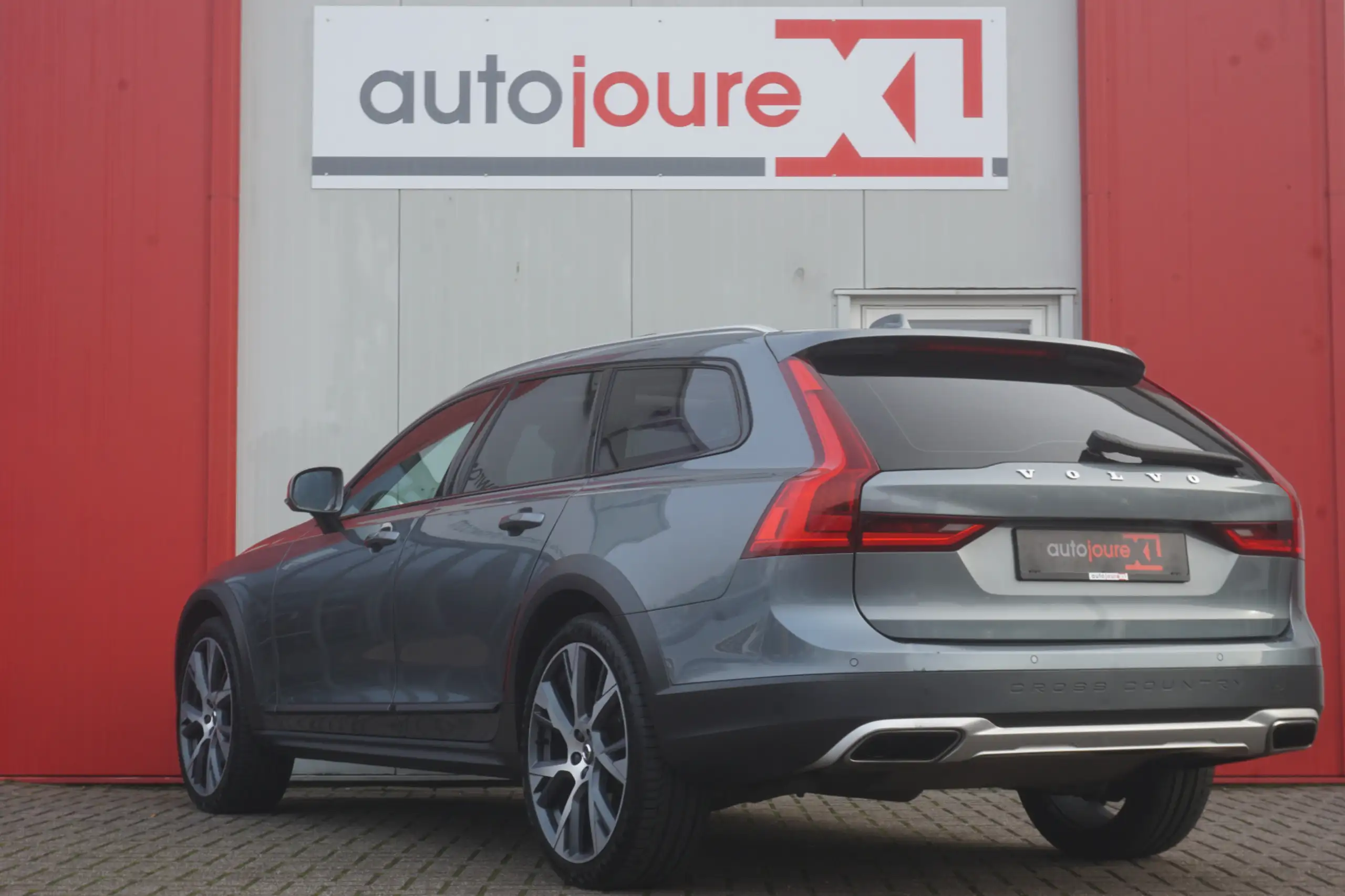 Volvo - V90 Cross Country