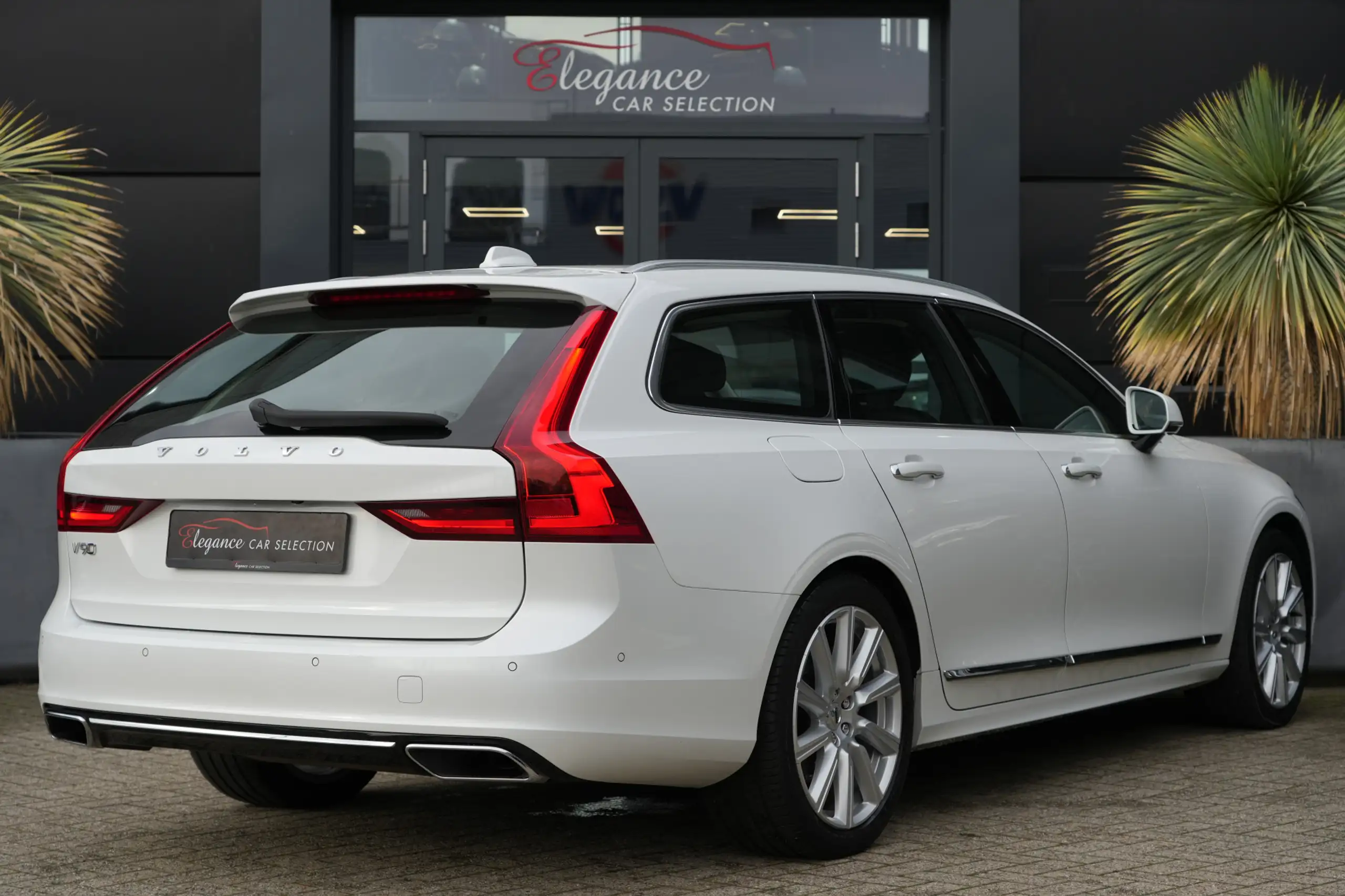 Volvo - V90