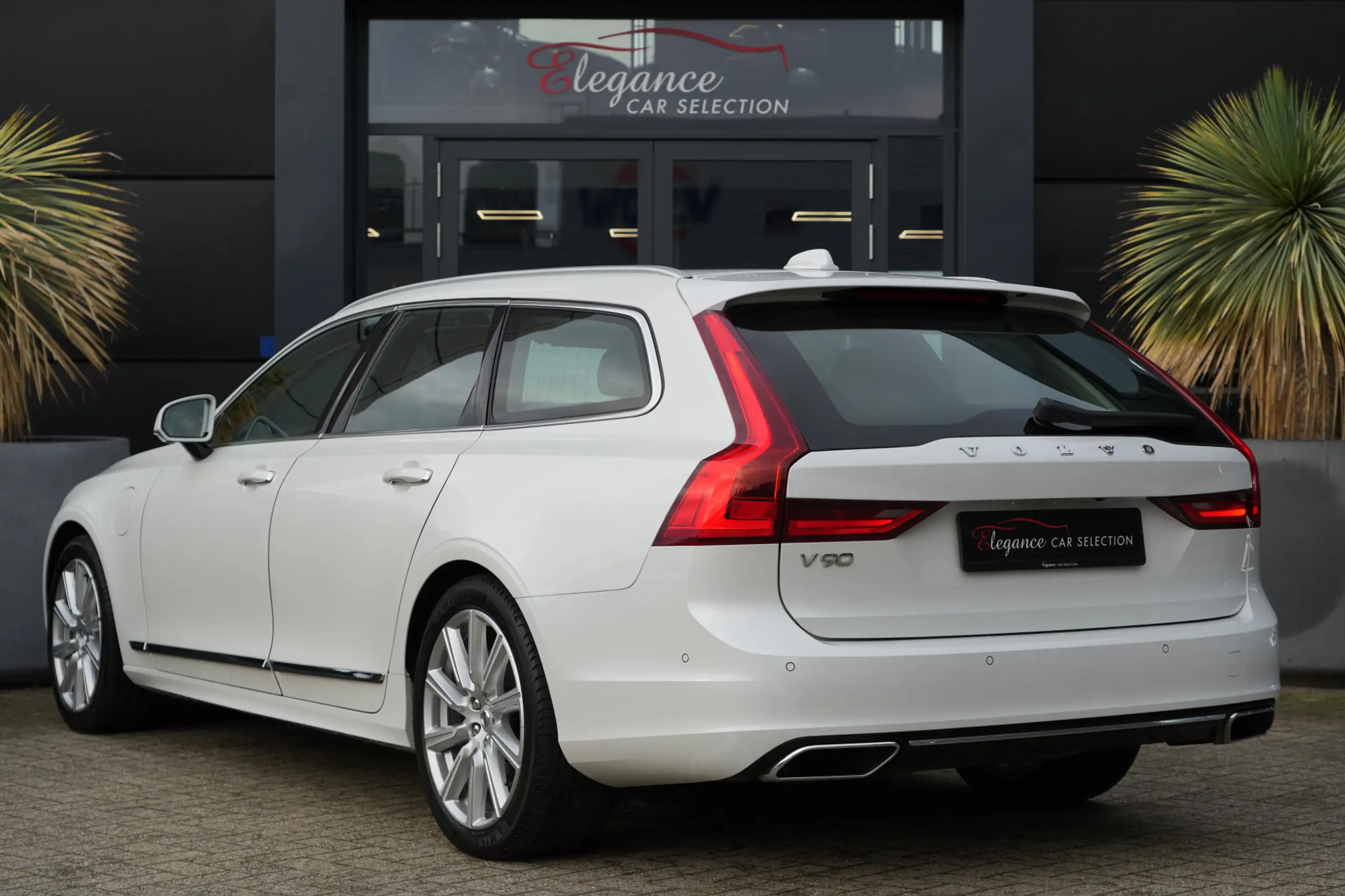 Volvo - V90