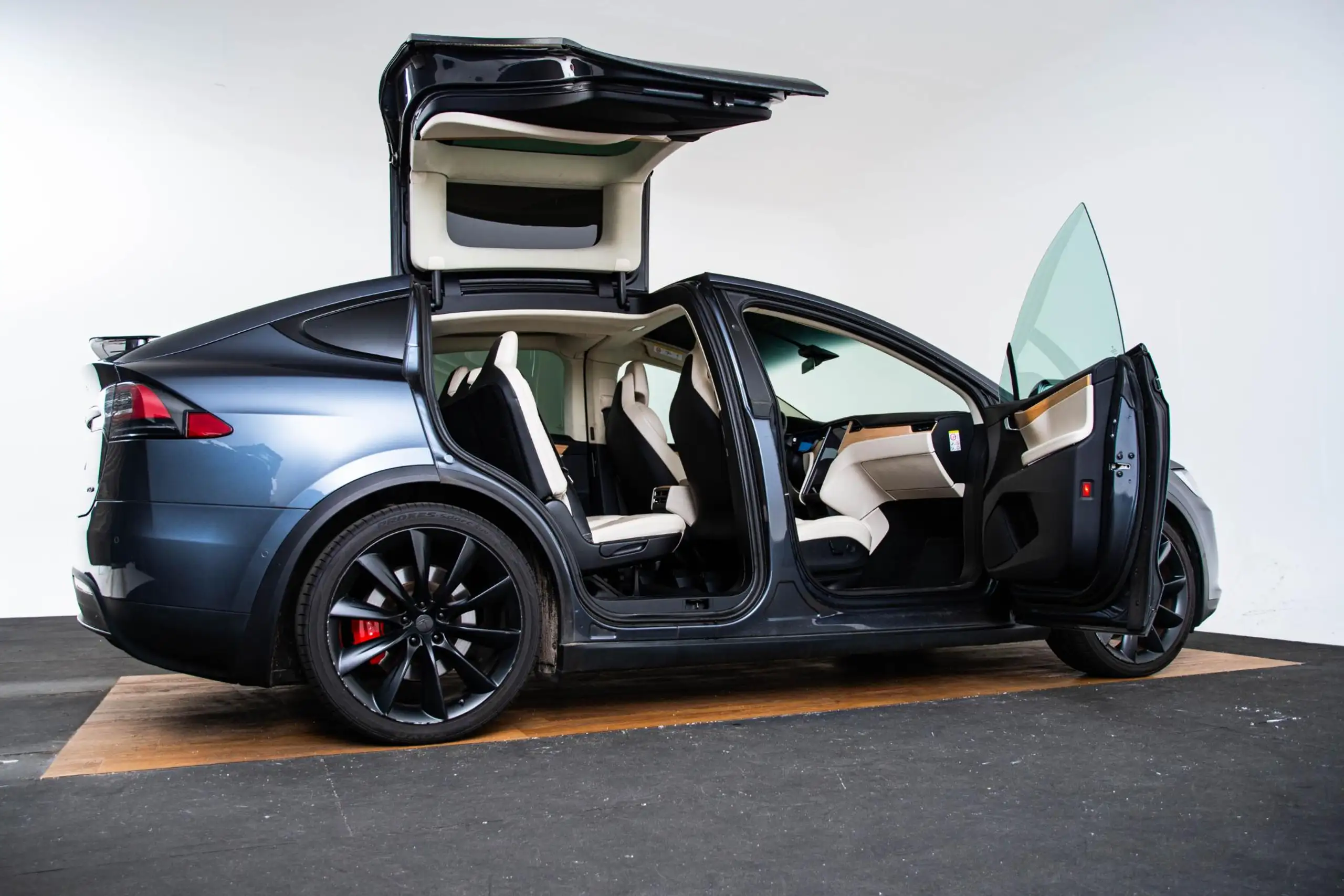 Tesla - Model X