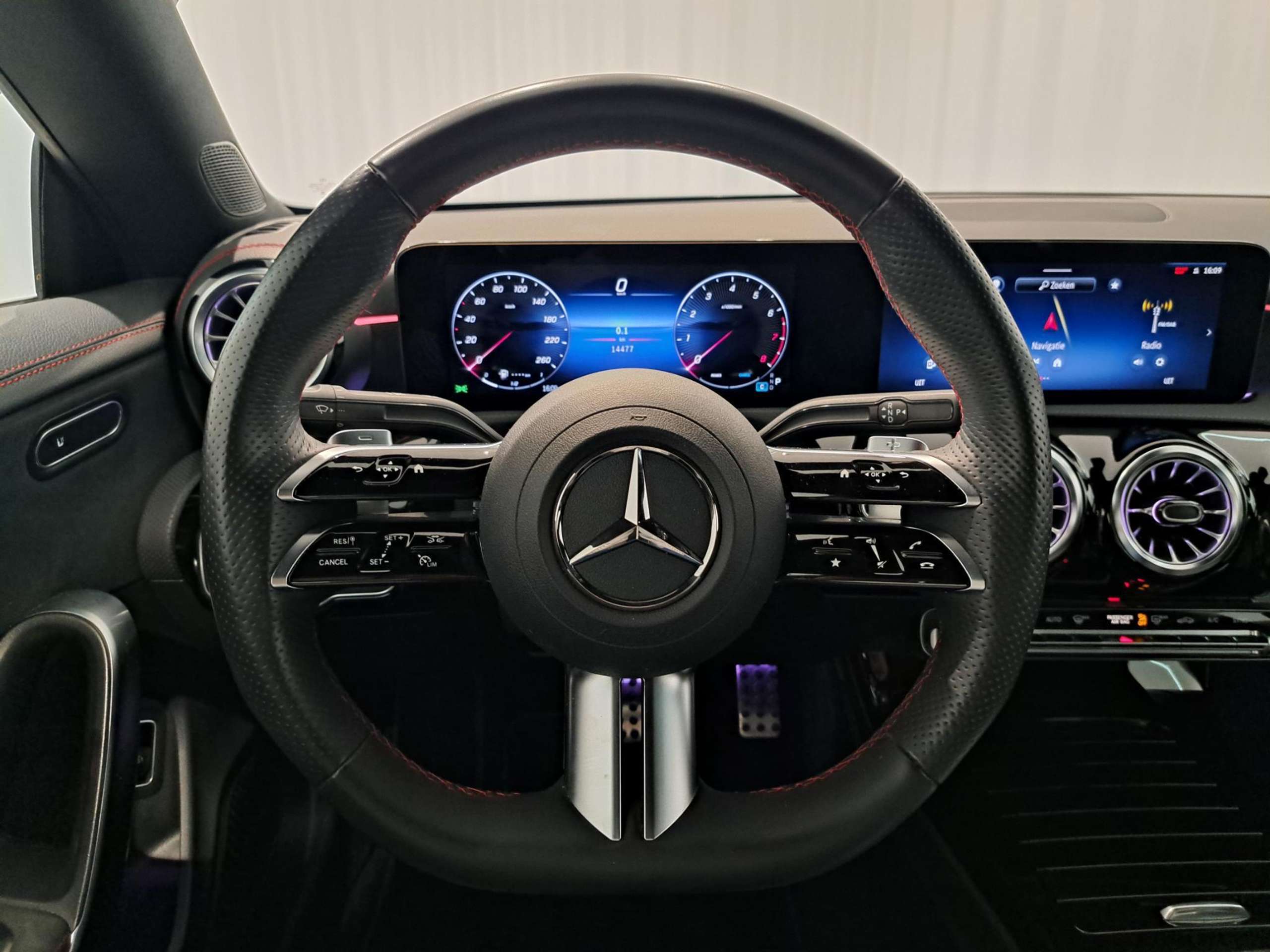 Mercedes-Benz - CLA 200