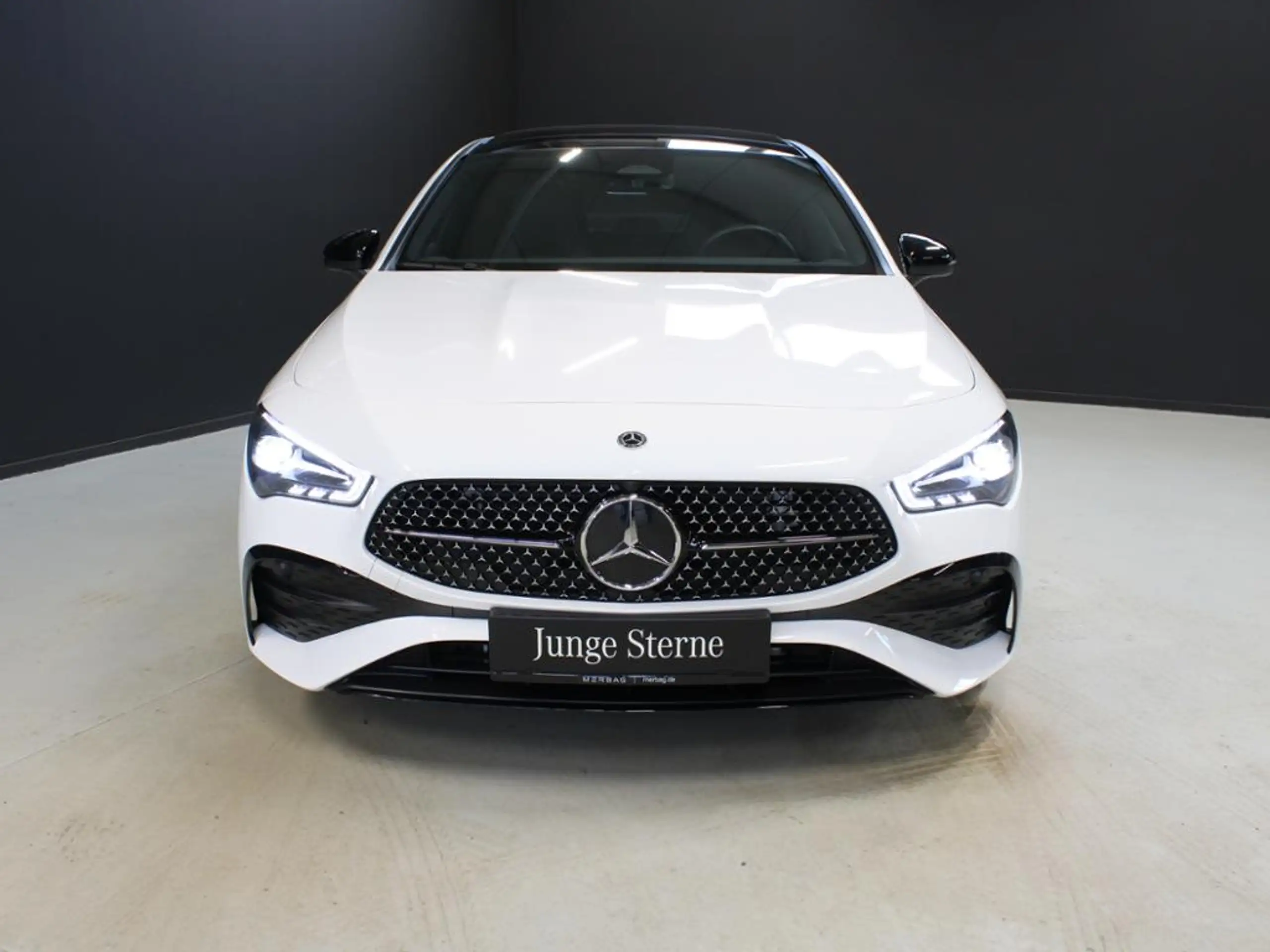 Mercedes-Benz - CLA 200