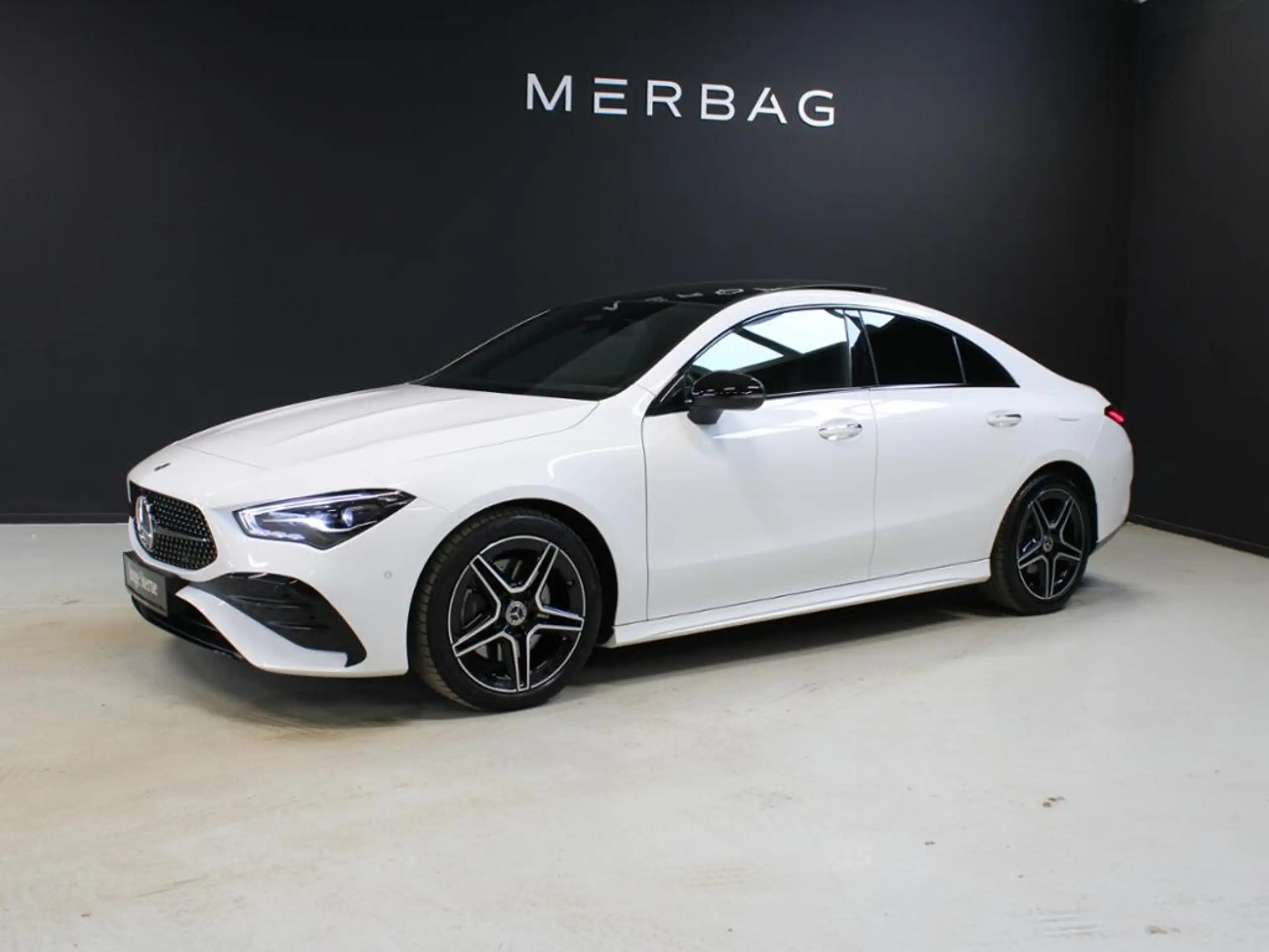 Mercedes-Benz - CLA 200