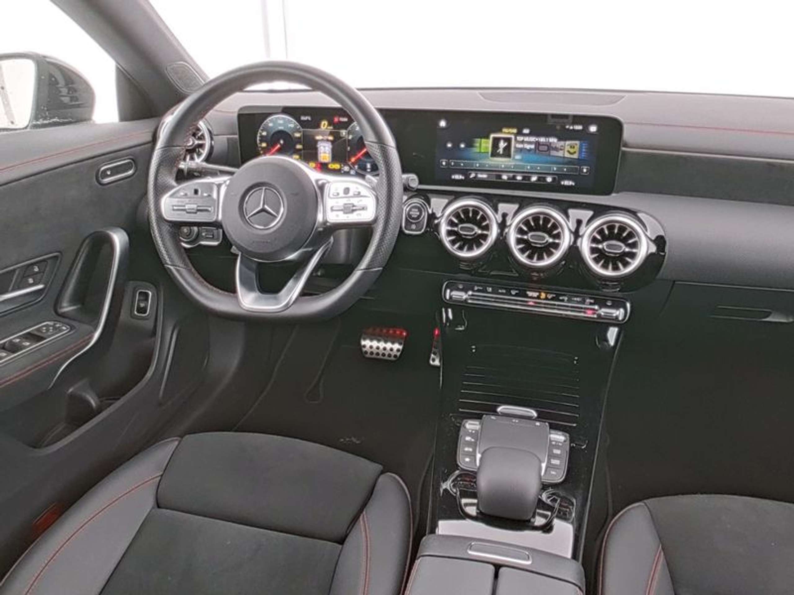 Mercedes-Benz - CLA 200