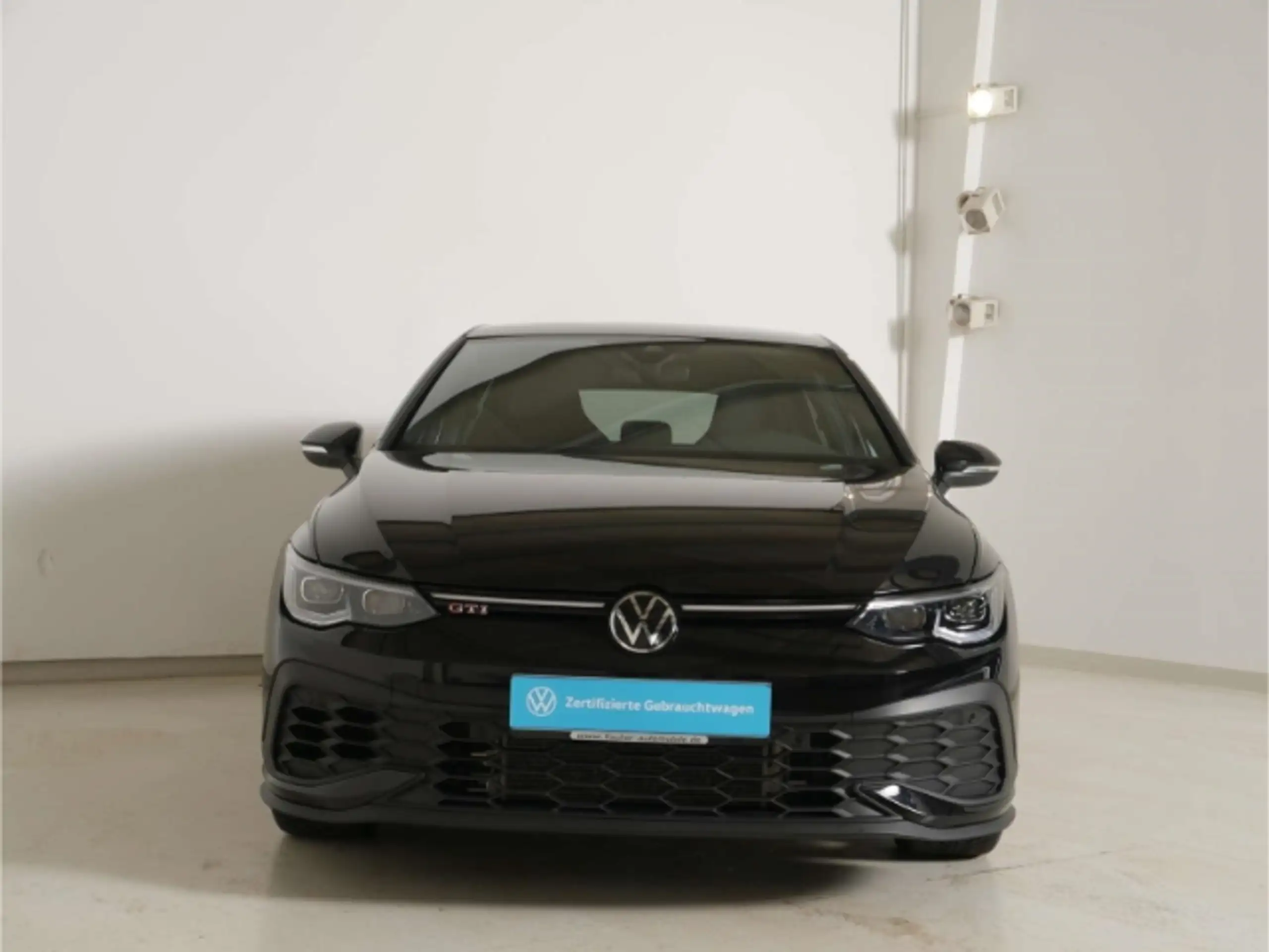 Volkswagen - Golf GTI