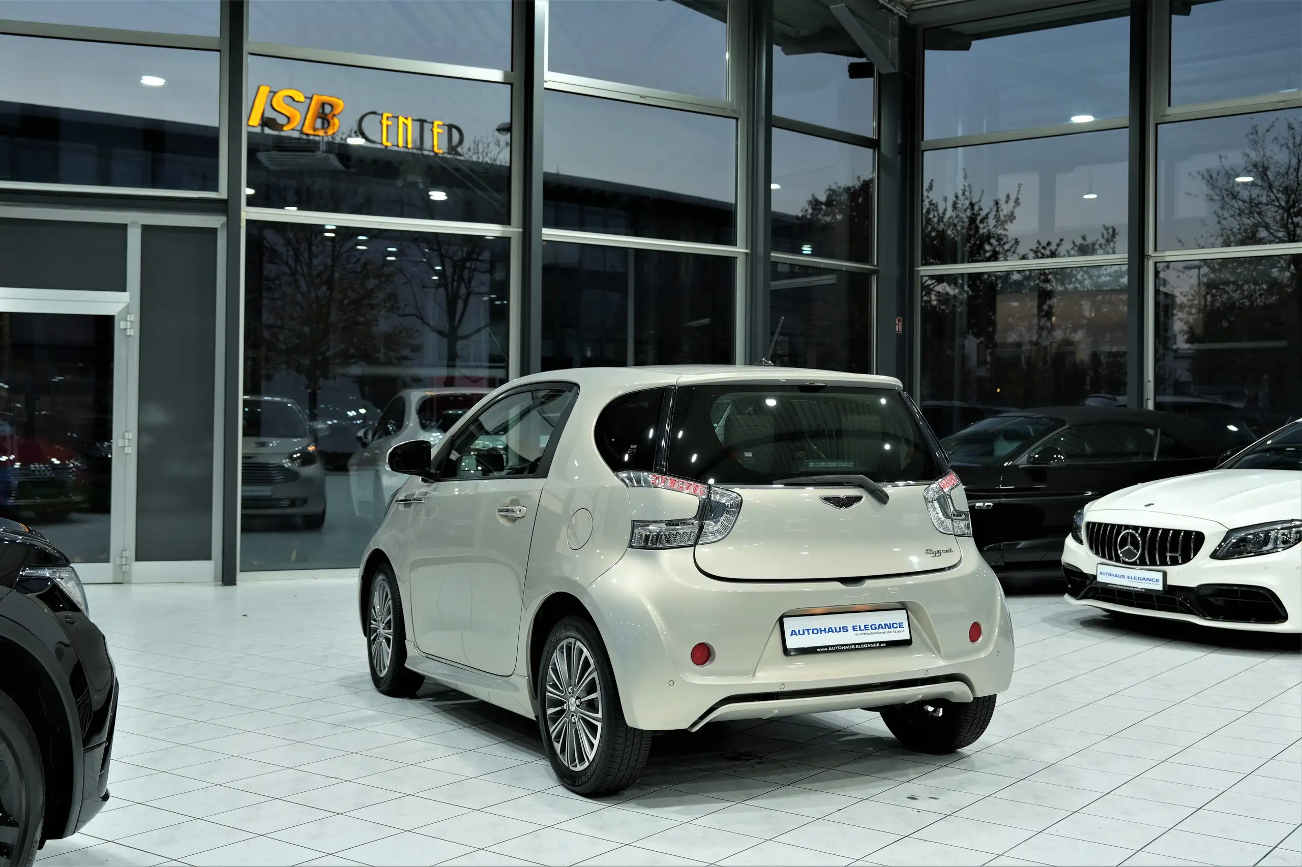 Aston Martin - Cygnet