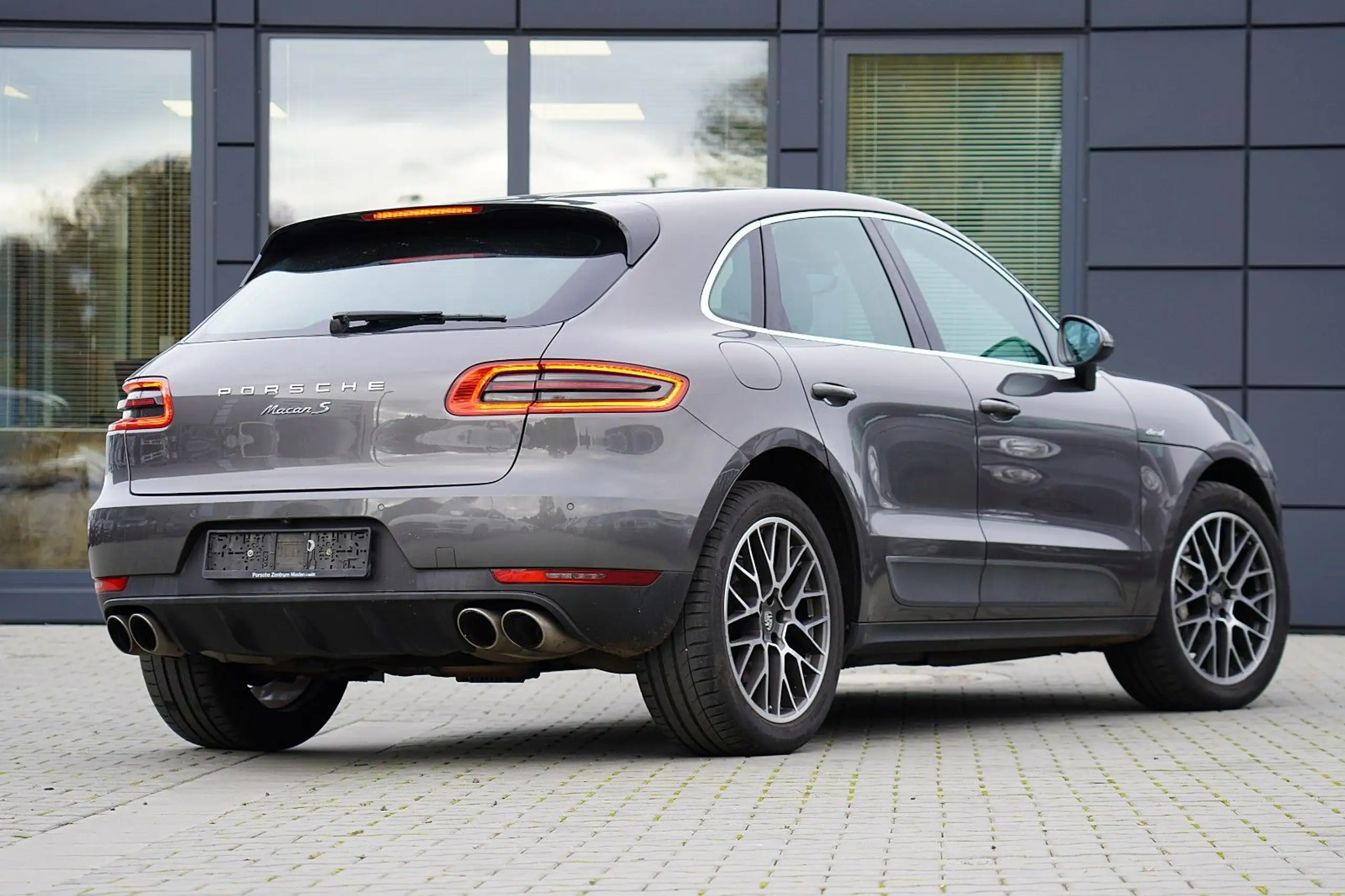 Porsche - Macan