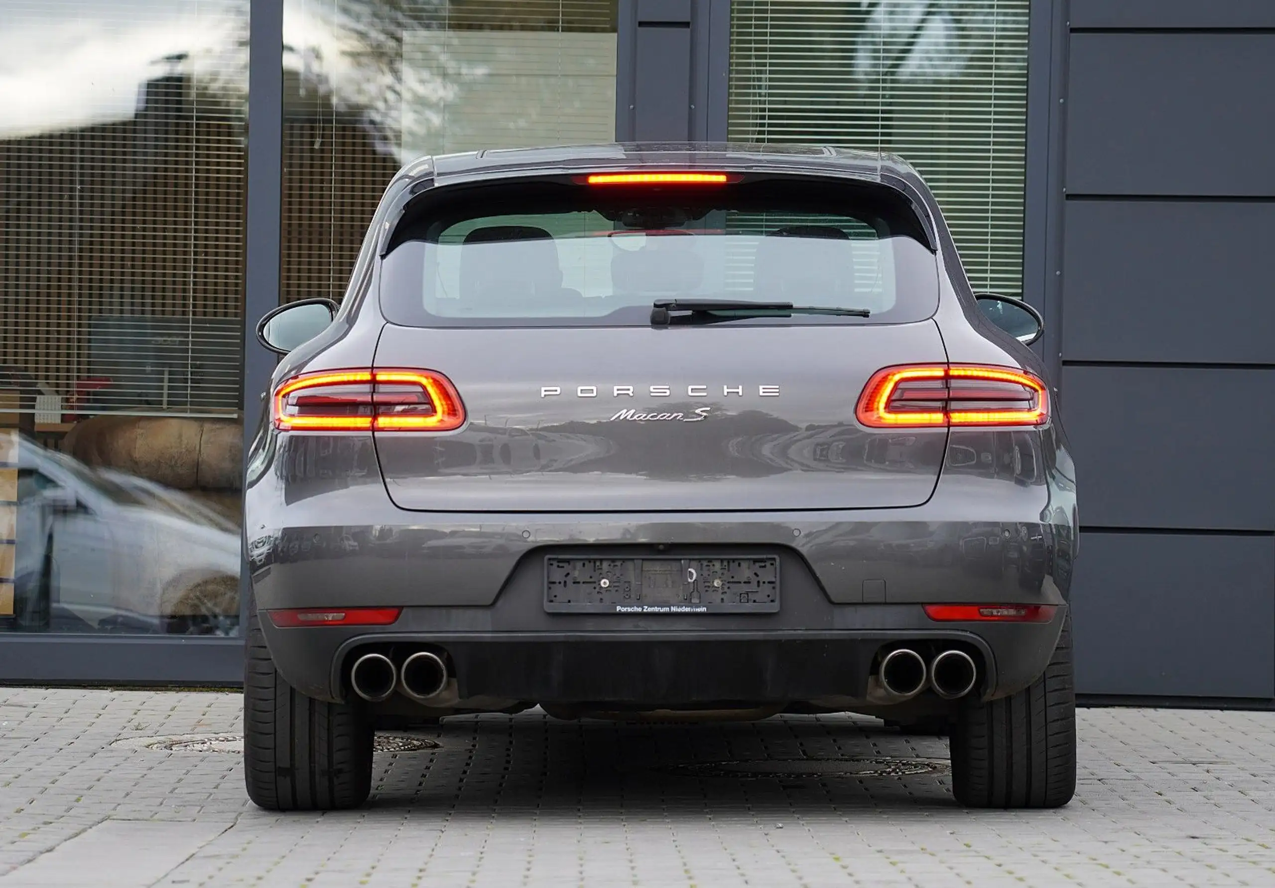 Porsche - Macan