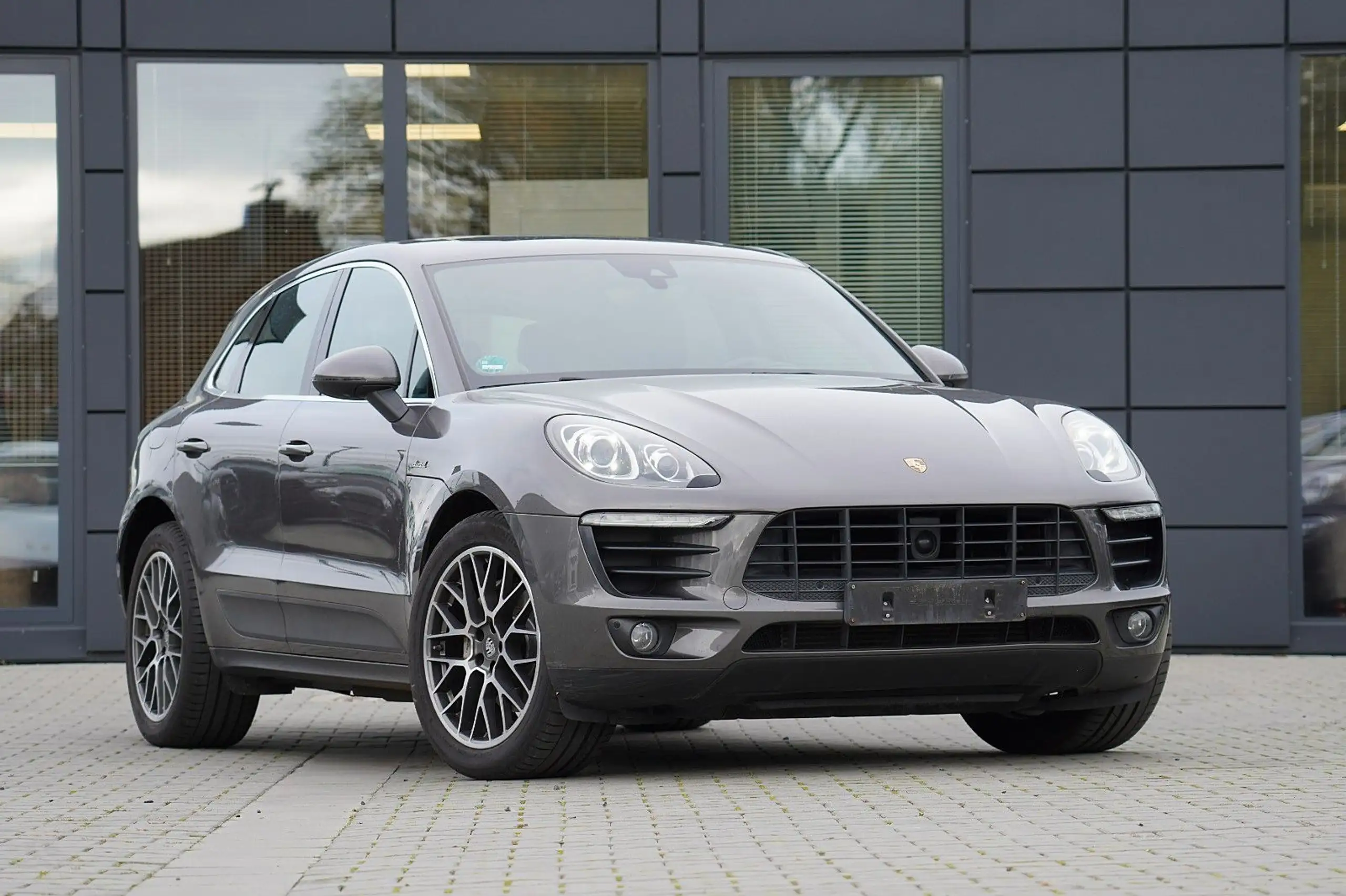 Porsche - Macan