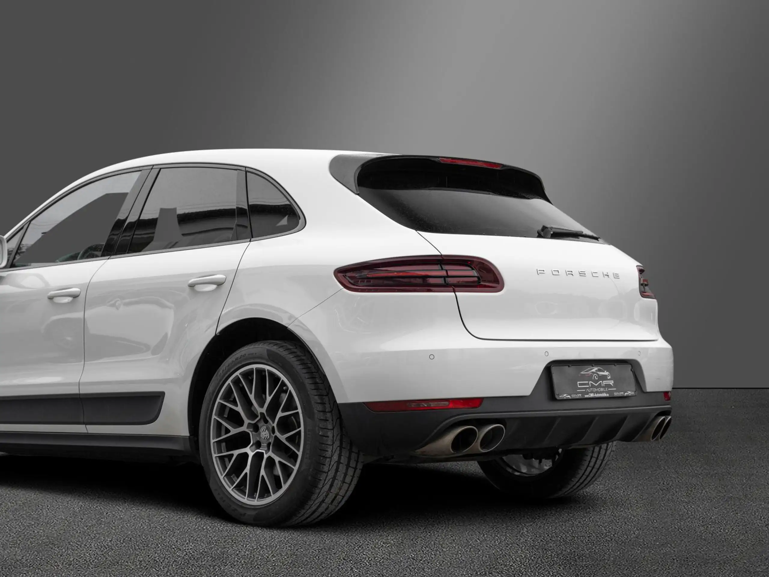 Porsche - Macan