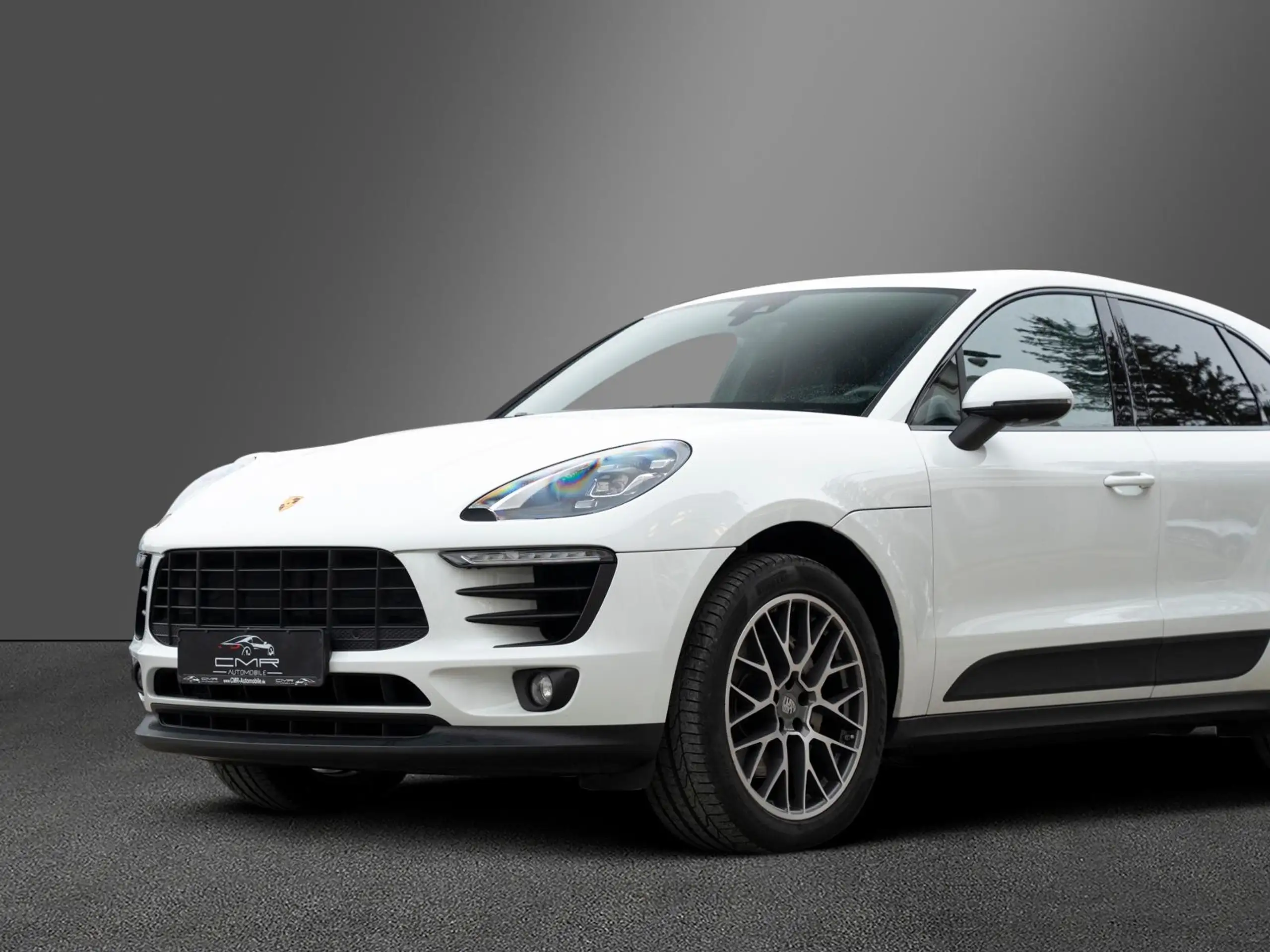 Porsche - Macan