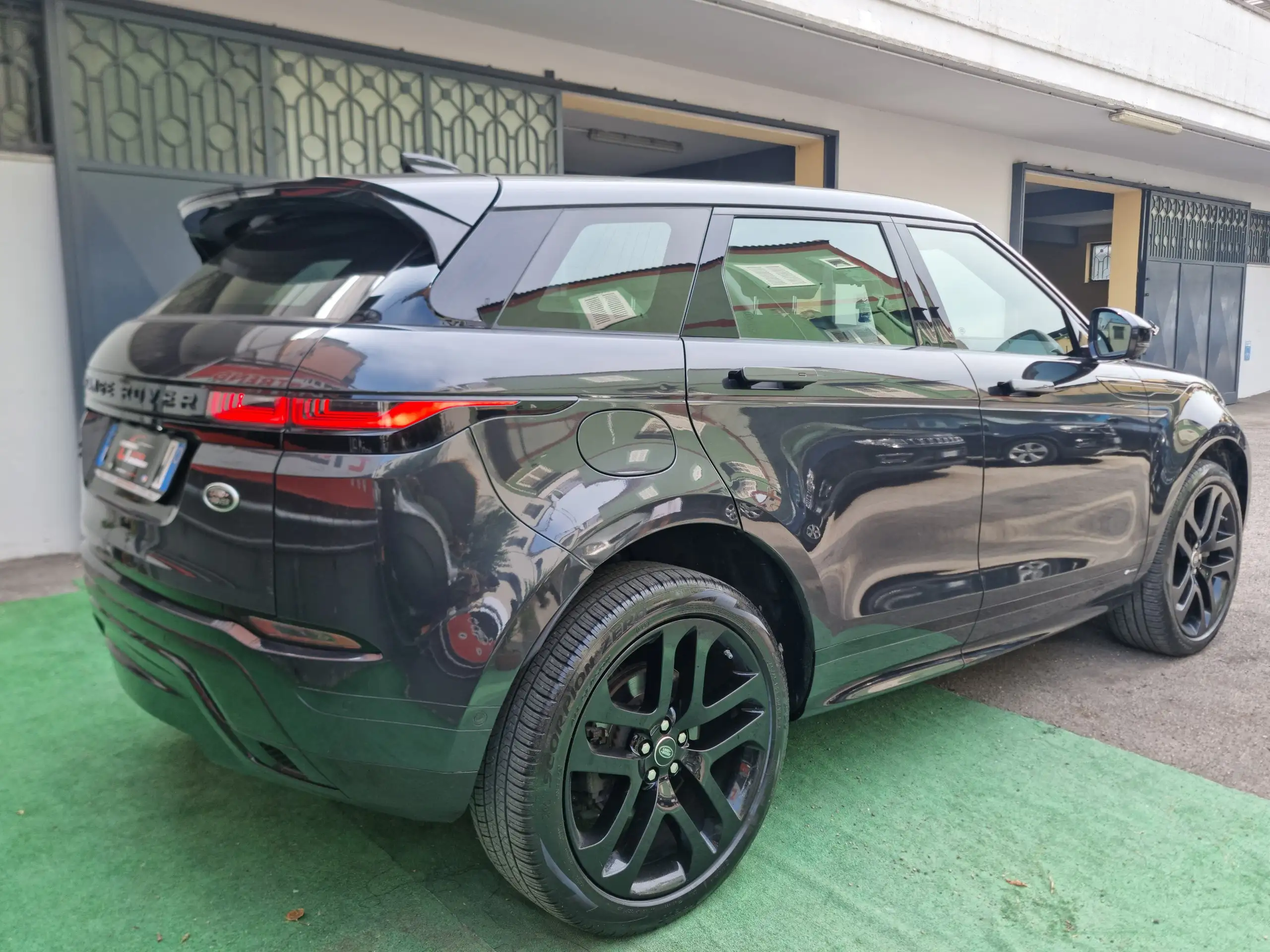 Land Rover - Range Rover Evoque