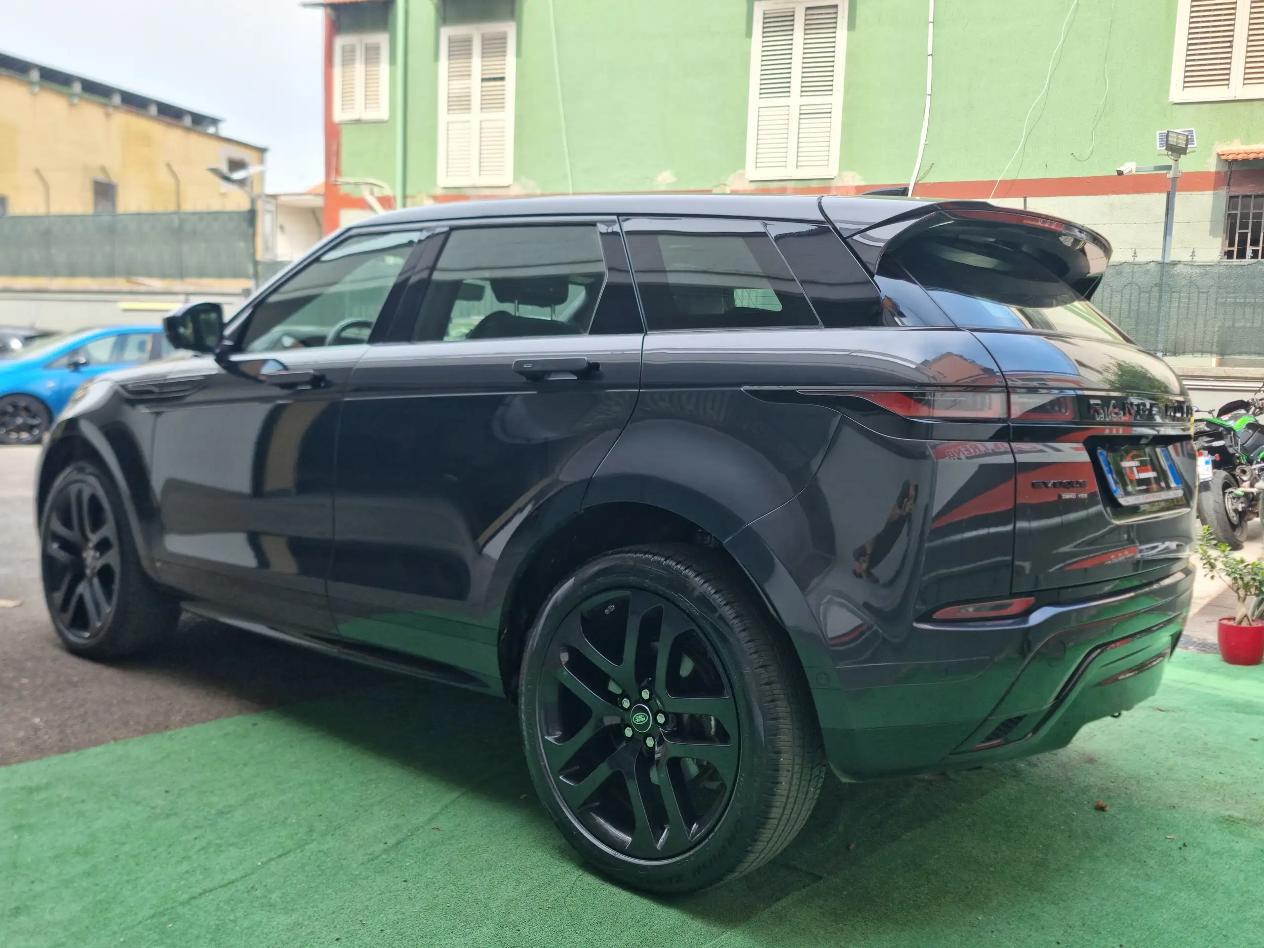 Land Rover - Range Rover Evoque