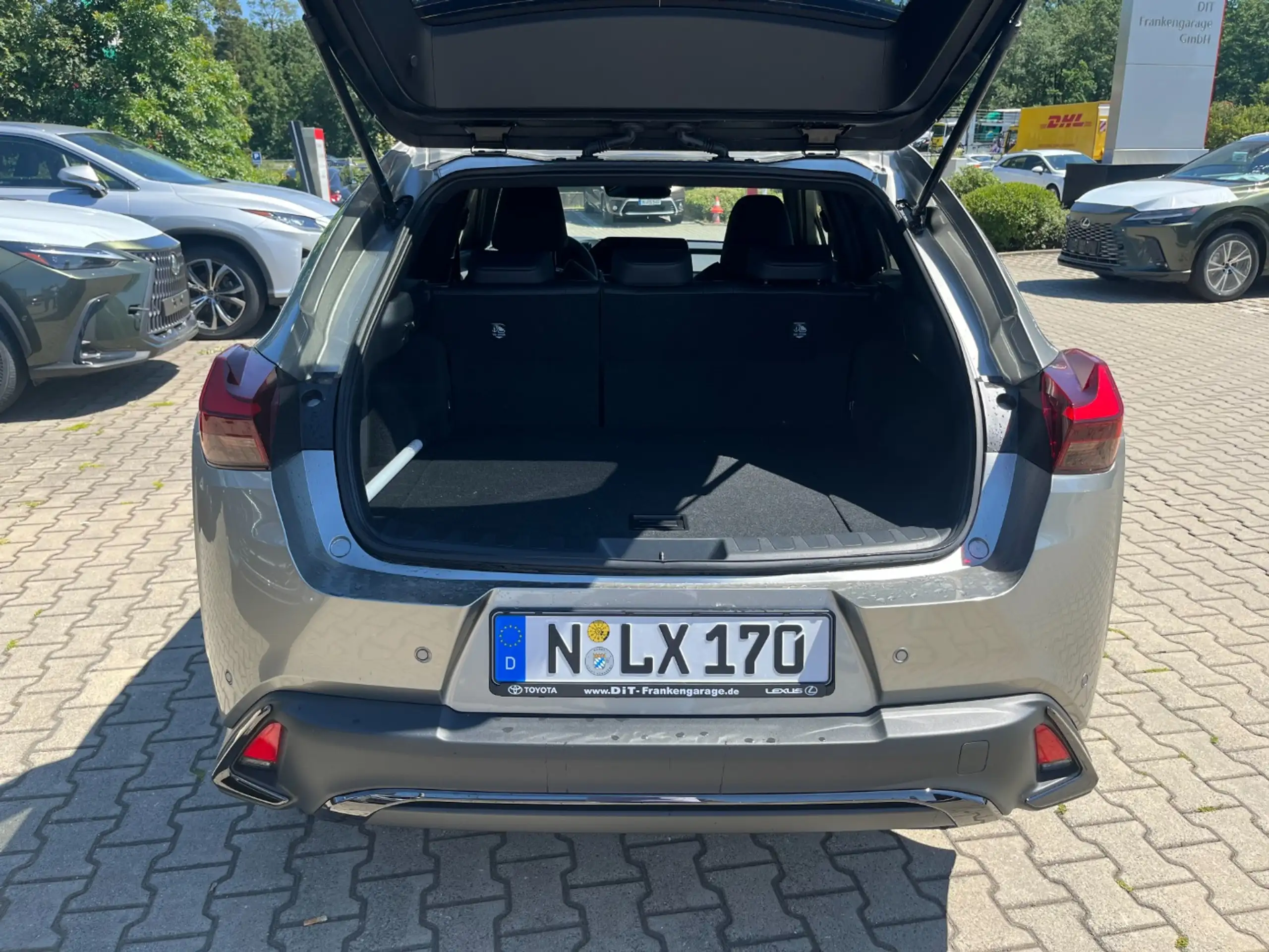 Lexus - UX 300e