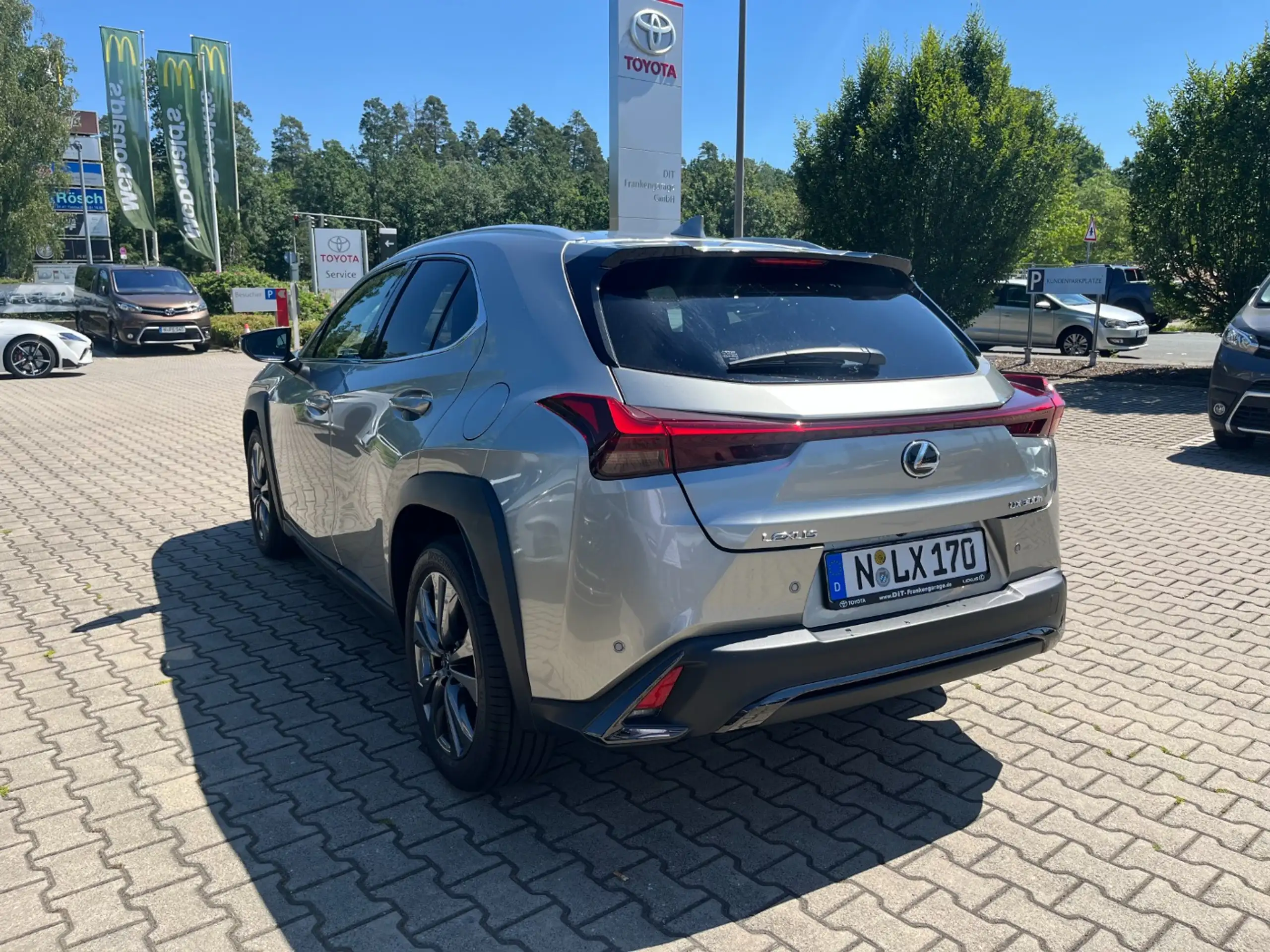 Lexus - UX 300e