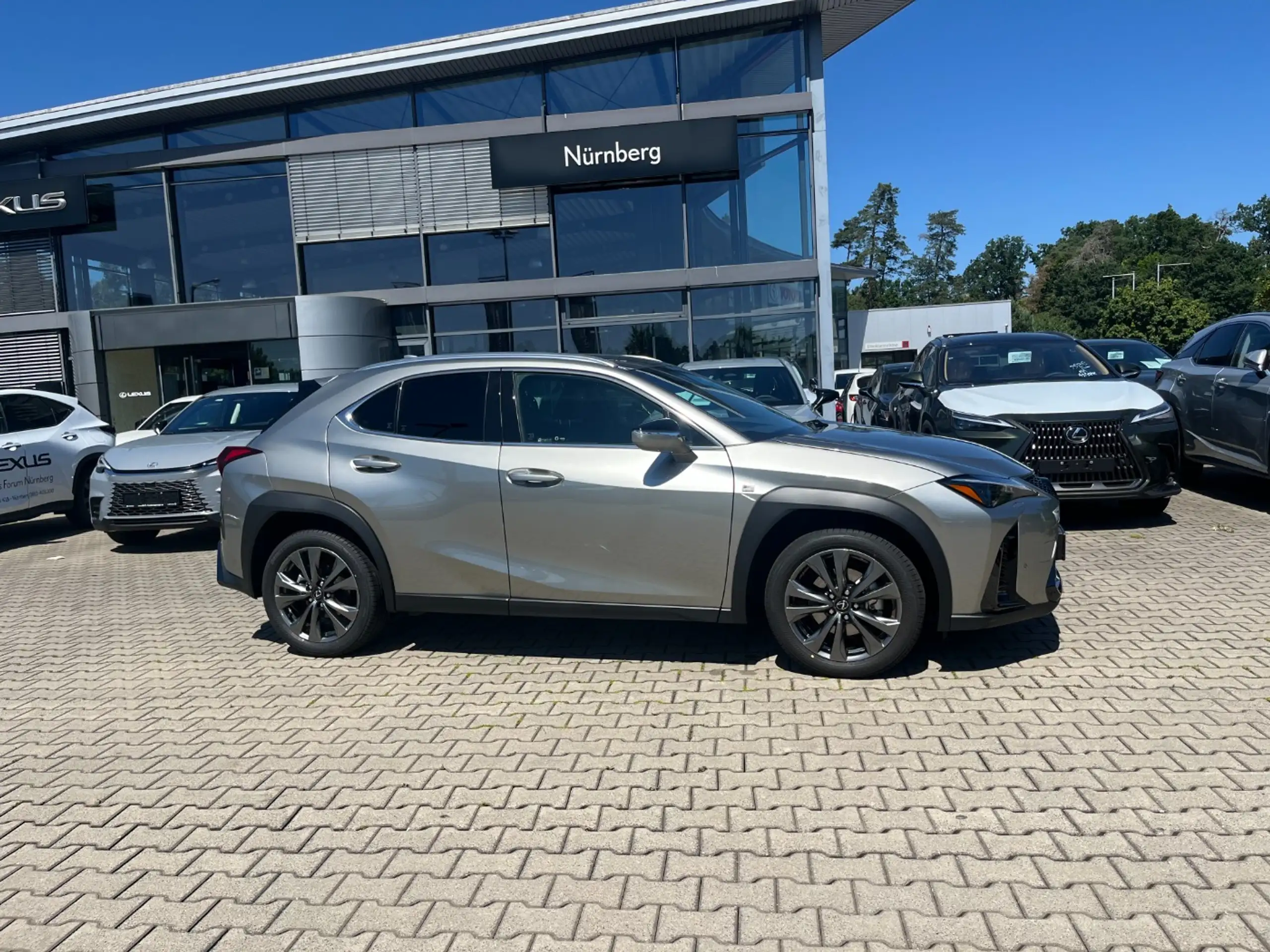 Lexus - UX 300e