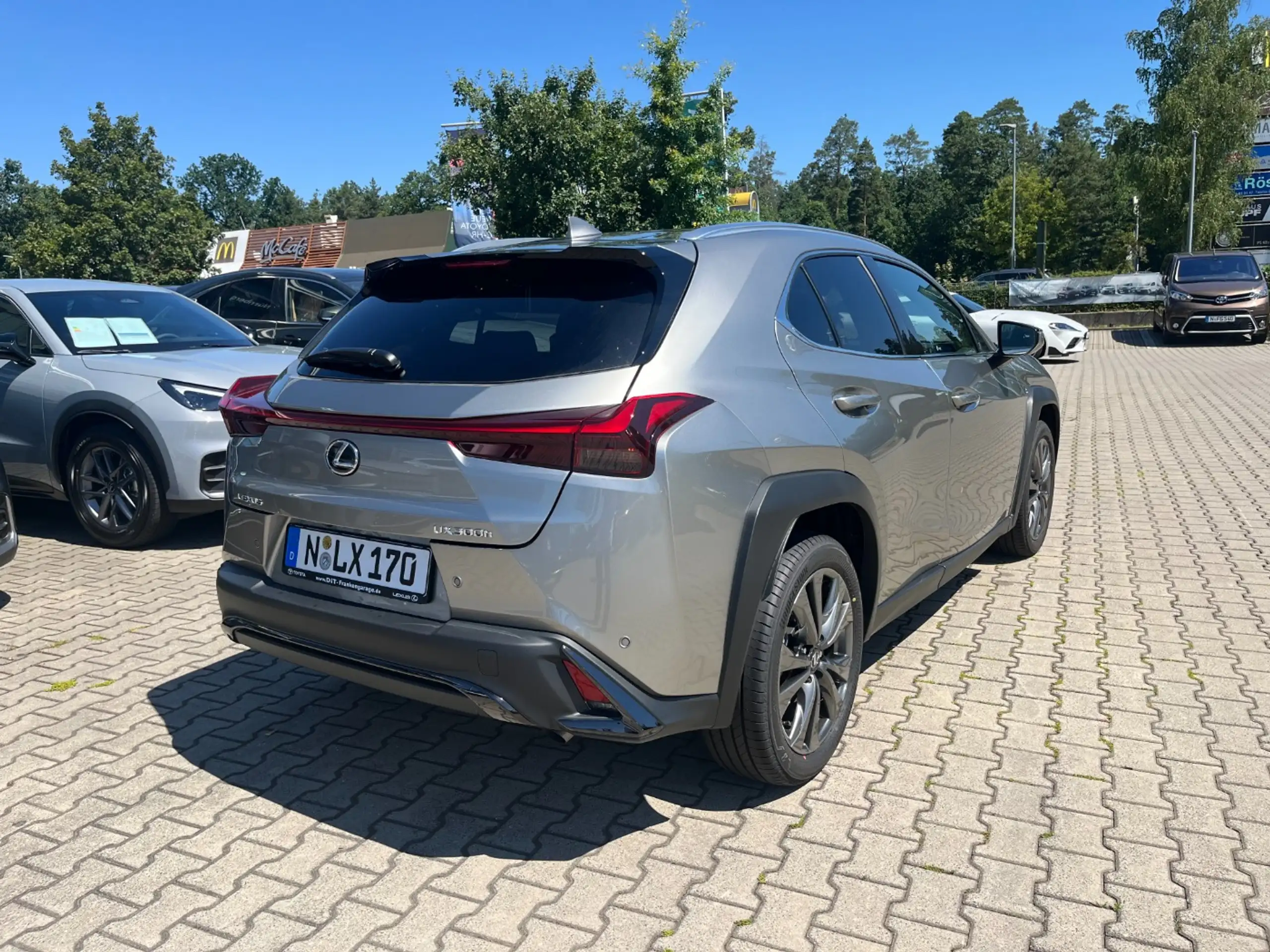 Lexus - UX 300e